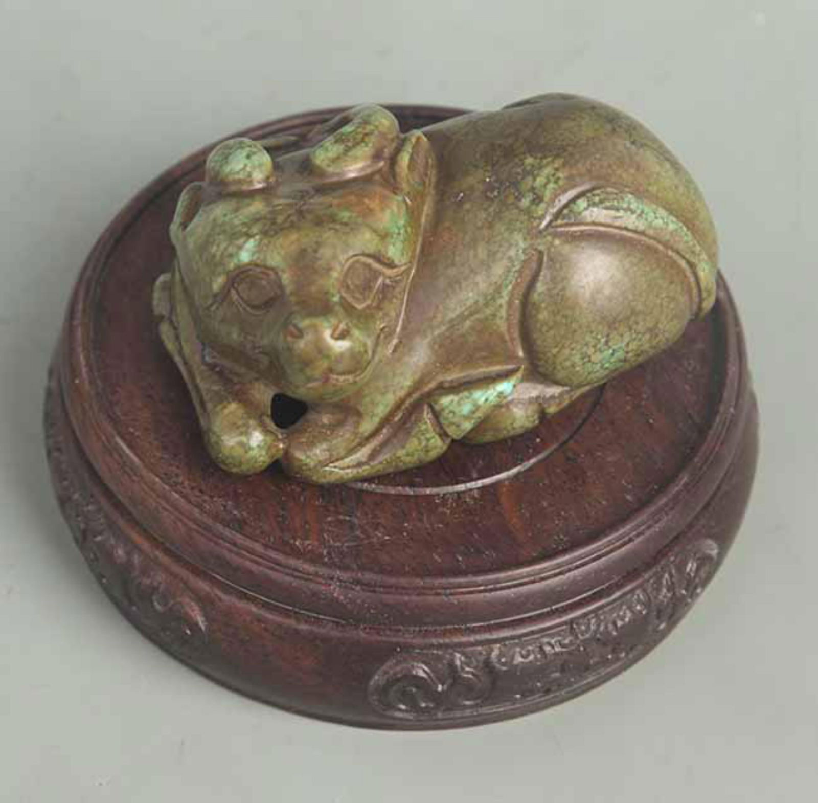 TURQUOISE AUSPICIOUS BEAST FIGURINE: Qing Dynasty; High: 1.25 inch; Width: 1.75 inch; Long: 2.75 inch