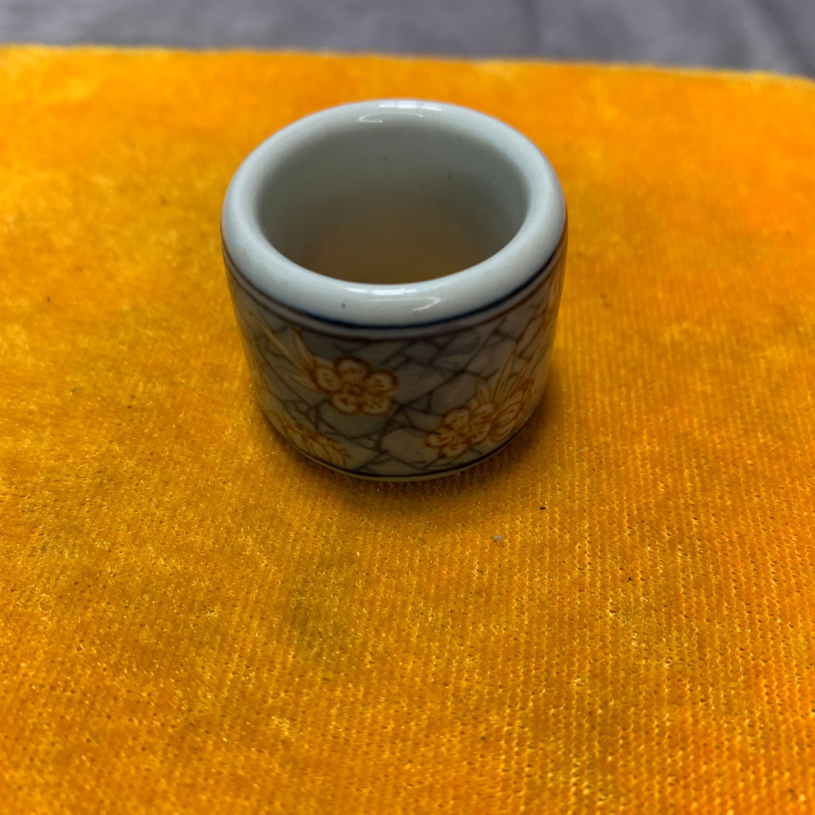 QING BLUE AND RED GLAZED PRUNUS-PATTERN FINGER RING - 2