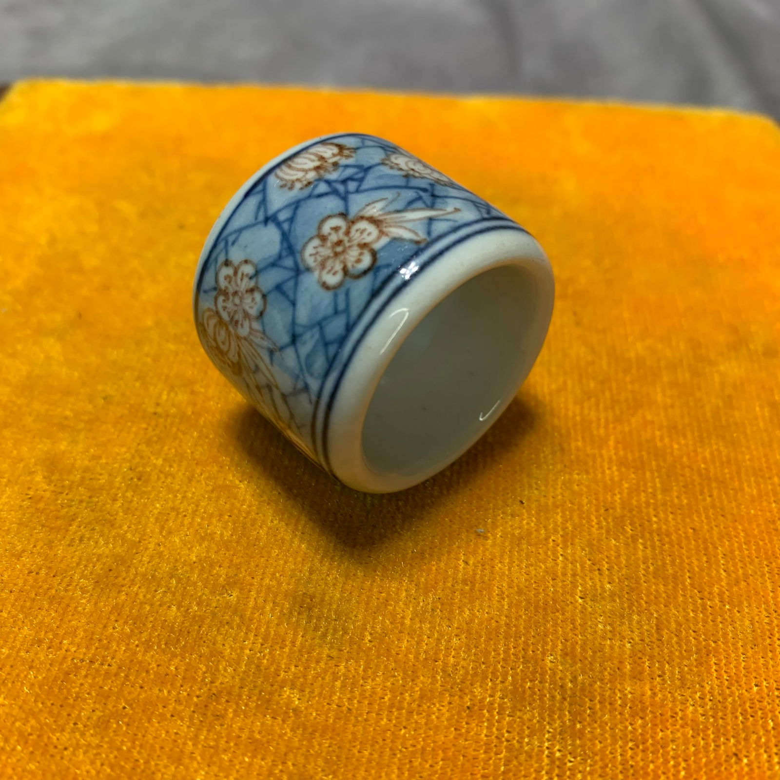 QING BLUE AND RED GLAZED PRUNUS-PATTERN FINGER RING - 5