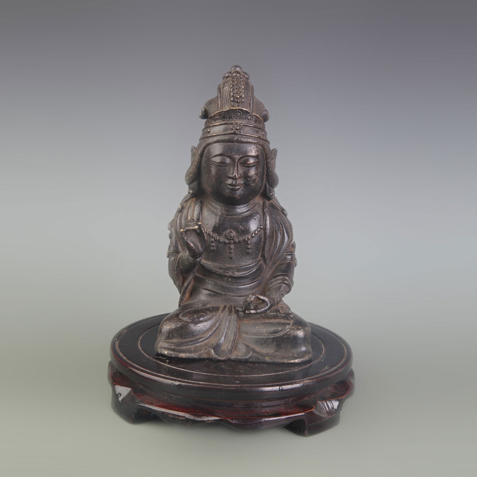 A FINE BRONZE SEATED GUANYIN STATUE: Qing Dynasty; High: 7.5 inch