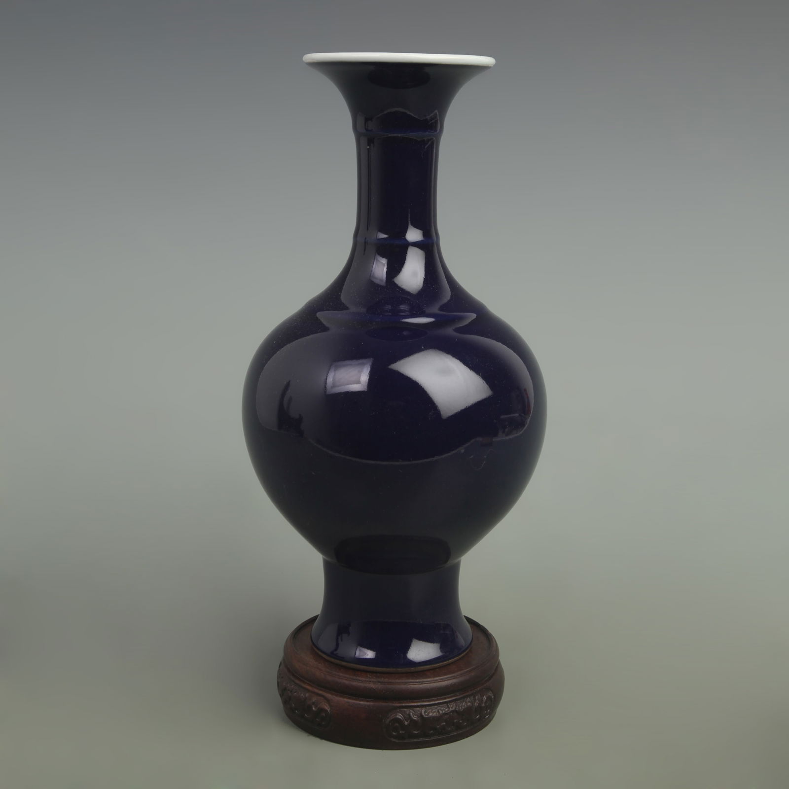 A FINE DARK BLUE COLOR GLAZED APPRECIATION PORCELAIN VASE: Qing Dynasty Qian Long Period; High: 10.2 inch; Width: 5.5 inch;