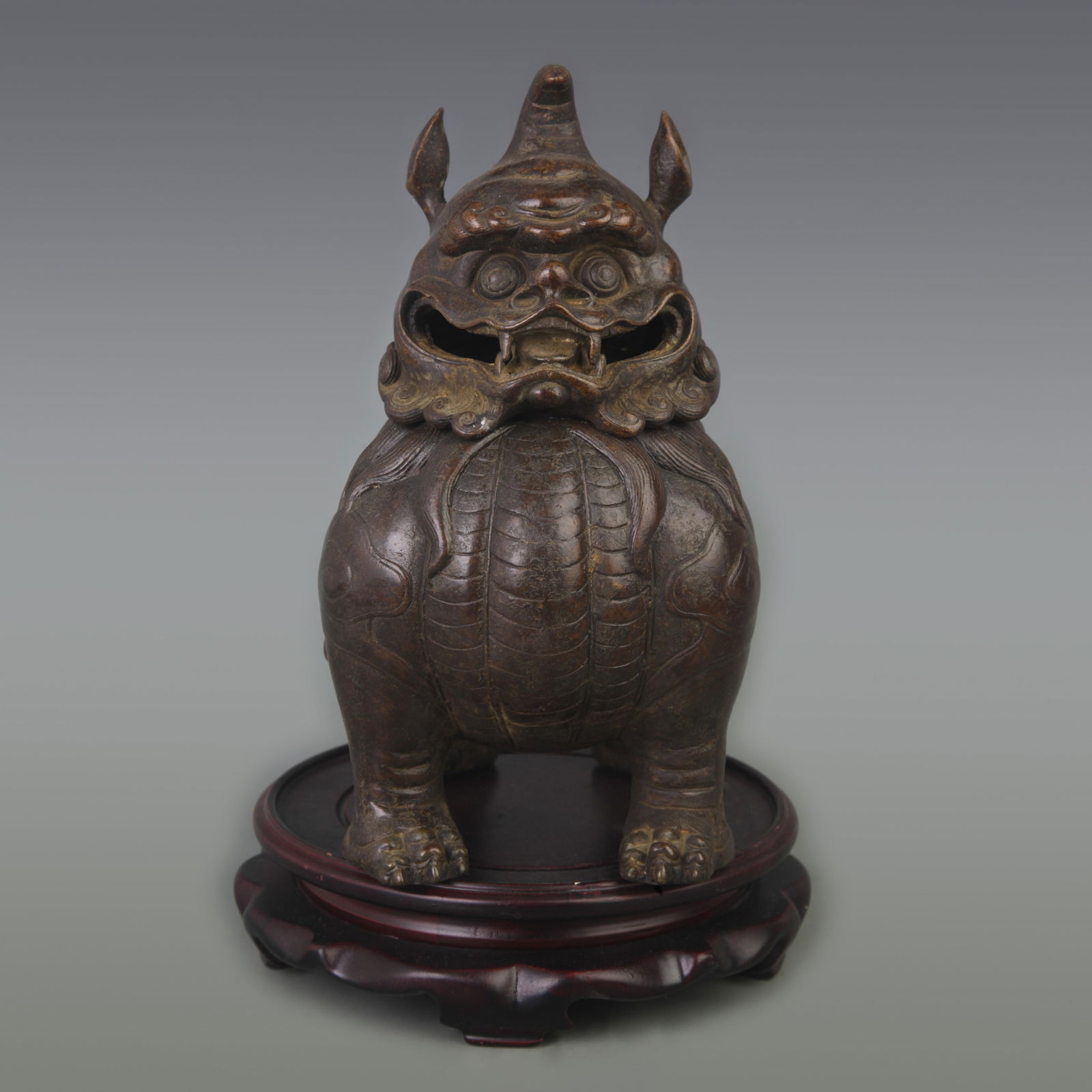 A FINE BRONZE ANIMAL HEAD SHAPED INCENSE BURNER: Ming Dynasty Style; Long: 9.0 inch; Width: 5.2 inch; High: 9.8 inch;