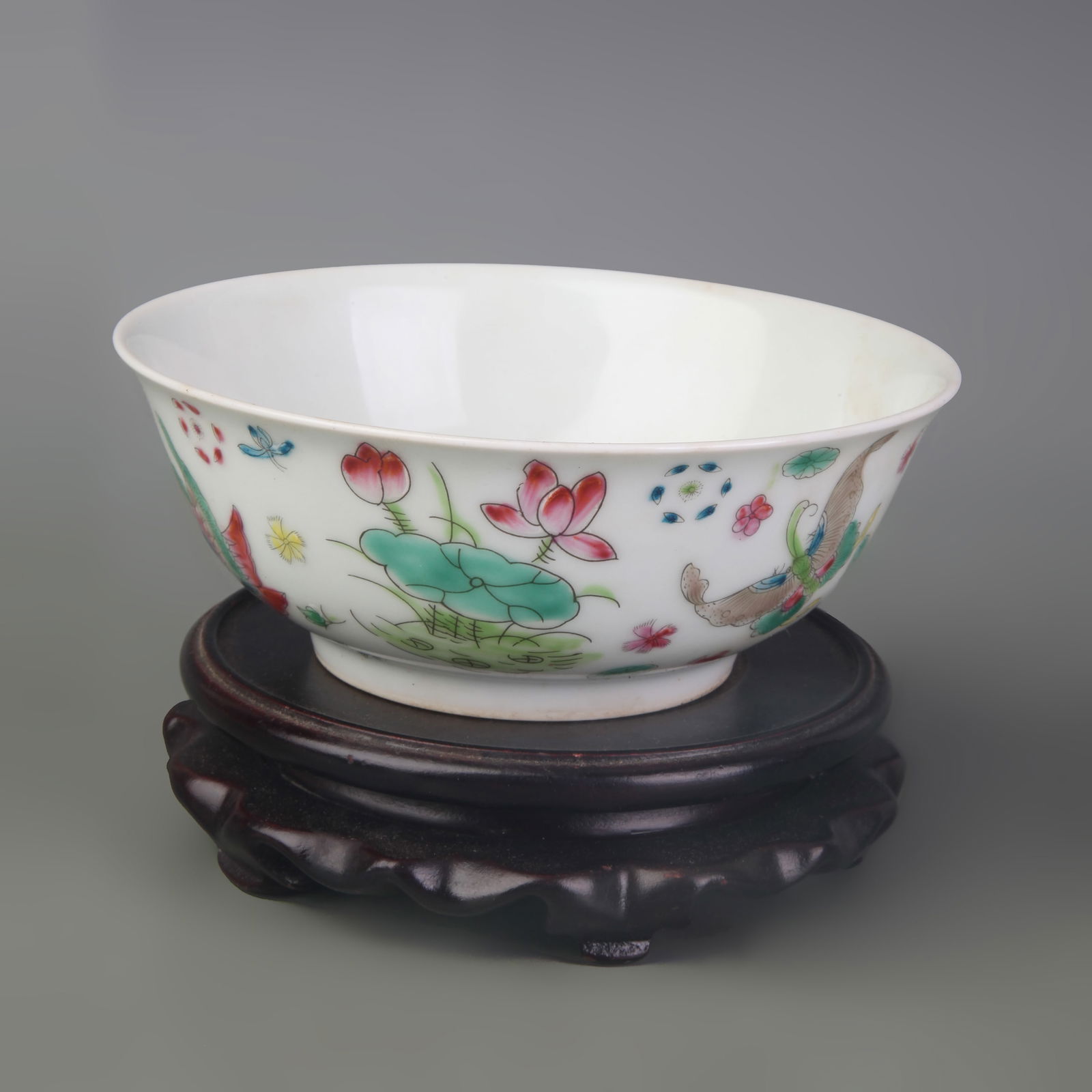 FAMILLE-ROSE FLORAL AND BIRD PATTERN PORCELAIN BOWL: Qing Dynasty Guangxu Period; Diameter: 5.6 inch; High: 2.2 inch