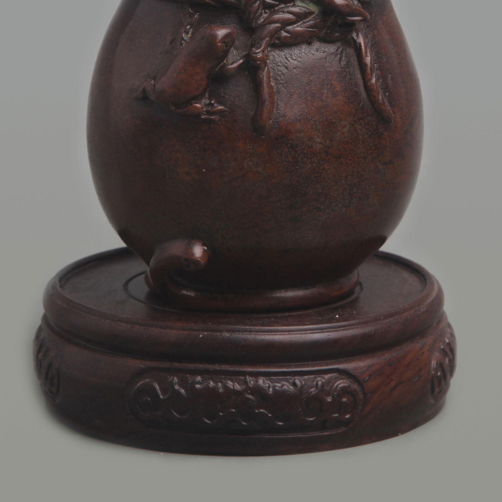 A FINE LEAF SHAPED TOP SMALL BRONZE JAR - 3