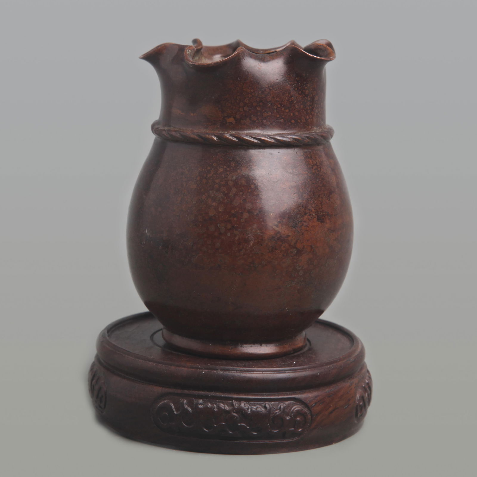 A FINE LEAF SHAPED TOP SMALL BRONZE JAR - 4
