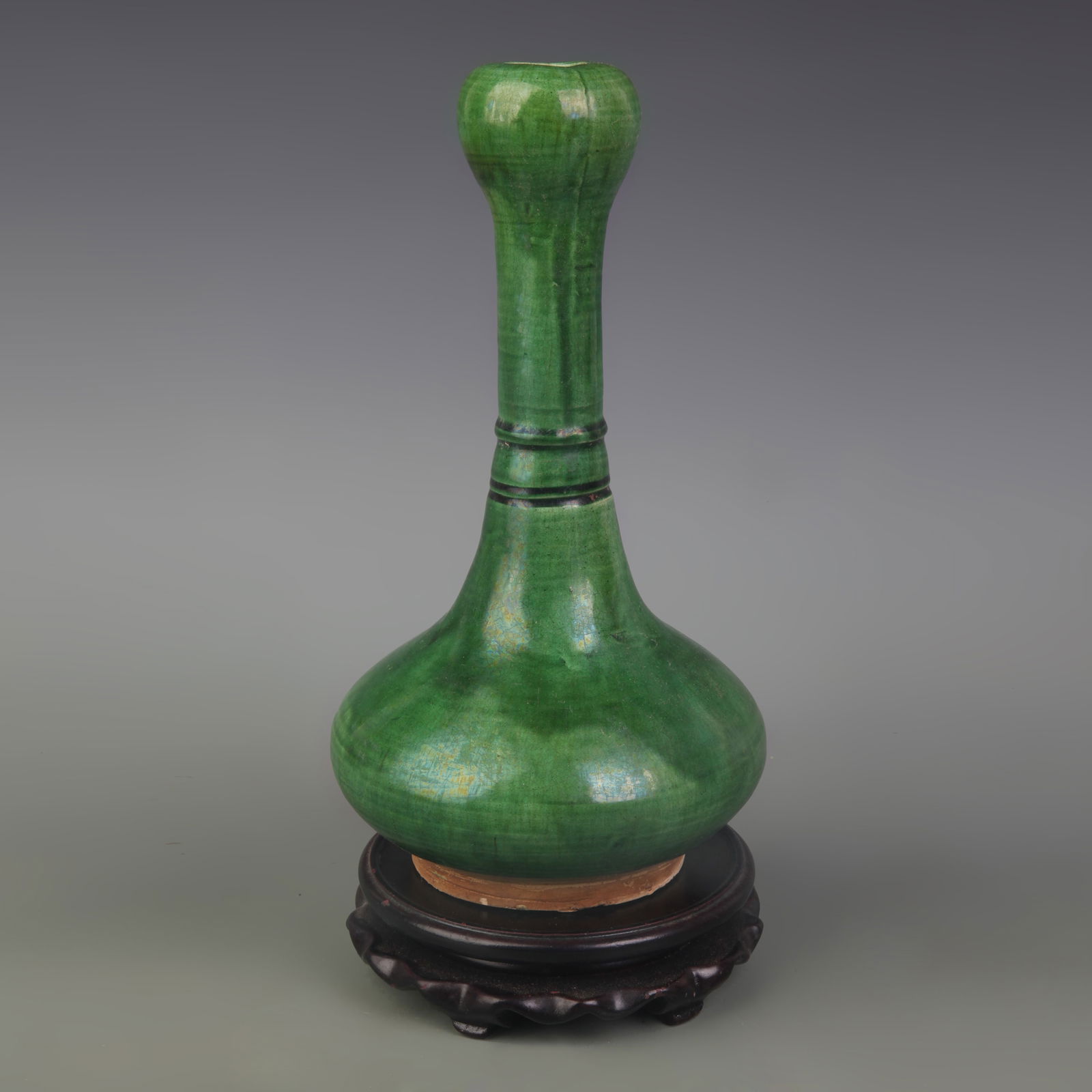 GREEN-GLAZED OLD PORCELAIN GARLIC-NECK VASE: Liao Dynasty Style; High: 9.5 inch; Diameter: 3.4 inch