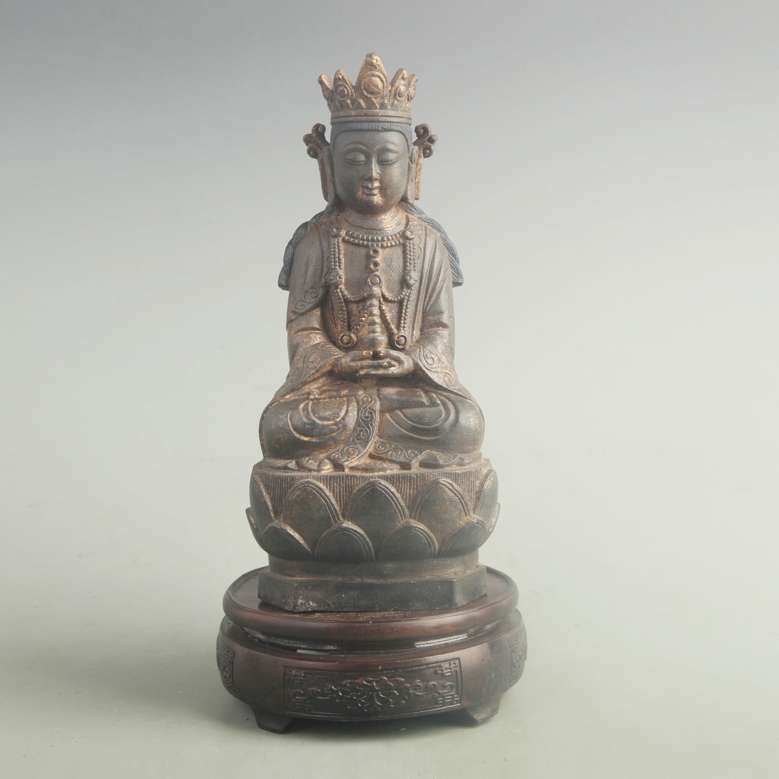 A FINE GILT-BRONZE GUANYIN STATUE: 19th Century; High: 10.0 inch; Width: 4.20 inch
