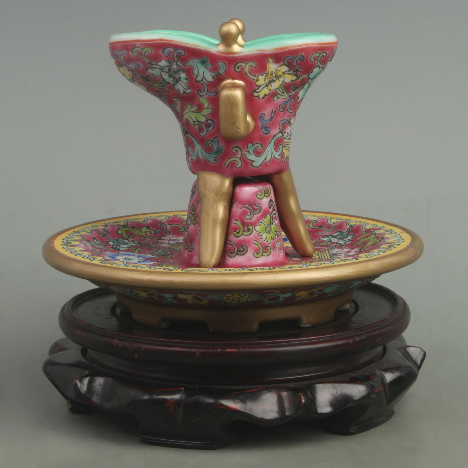 RARE FAMILLE ROSE RED GROUND JUE STYLE WIN CUP: Qing Dynasty Yong Zheng Period; High: 5.5 inch Diameter: 4 inch