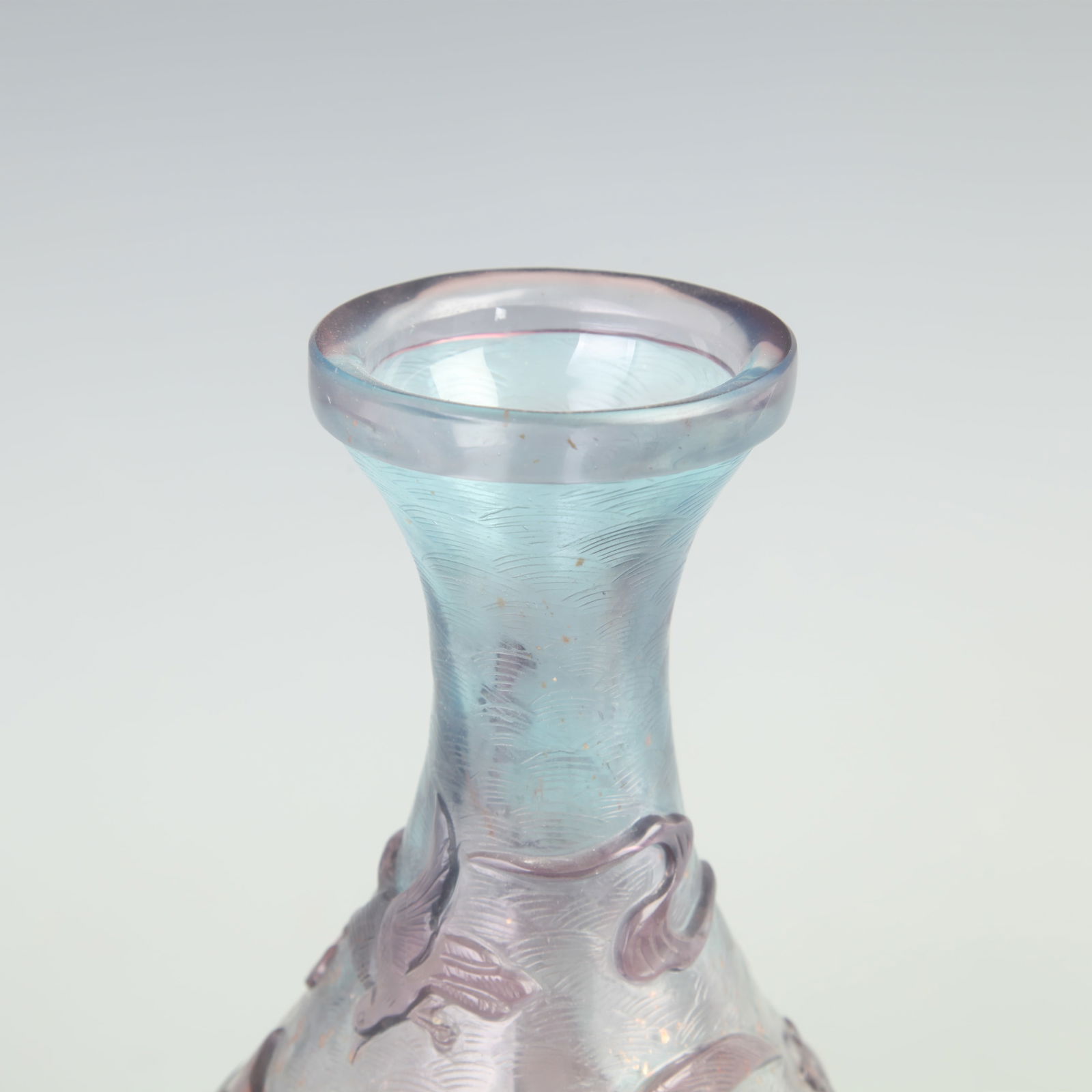 RARE FLOWER PATTERN GLASS MADE YU HU CHUN BOTTLE: 19th Century; High: 10 inch; Diameter: 3.1 inch;