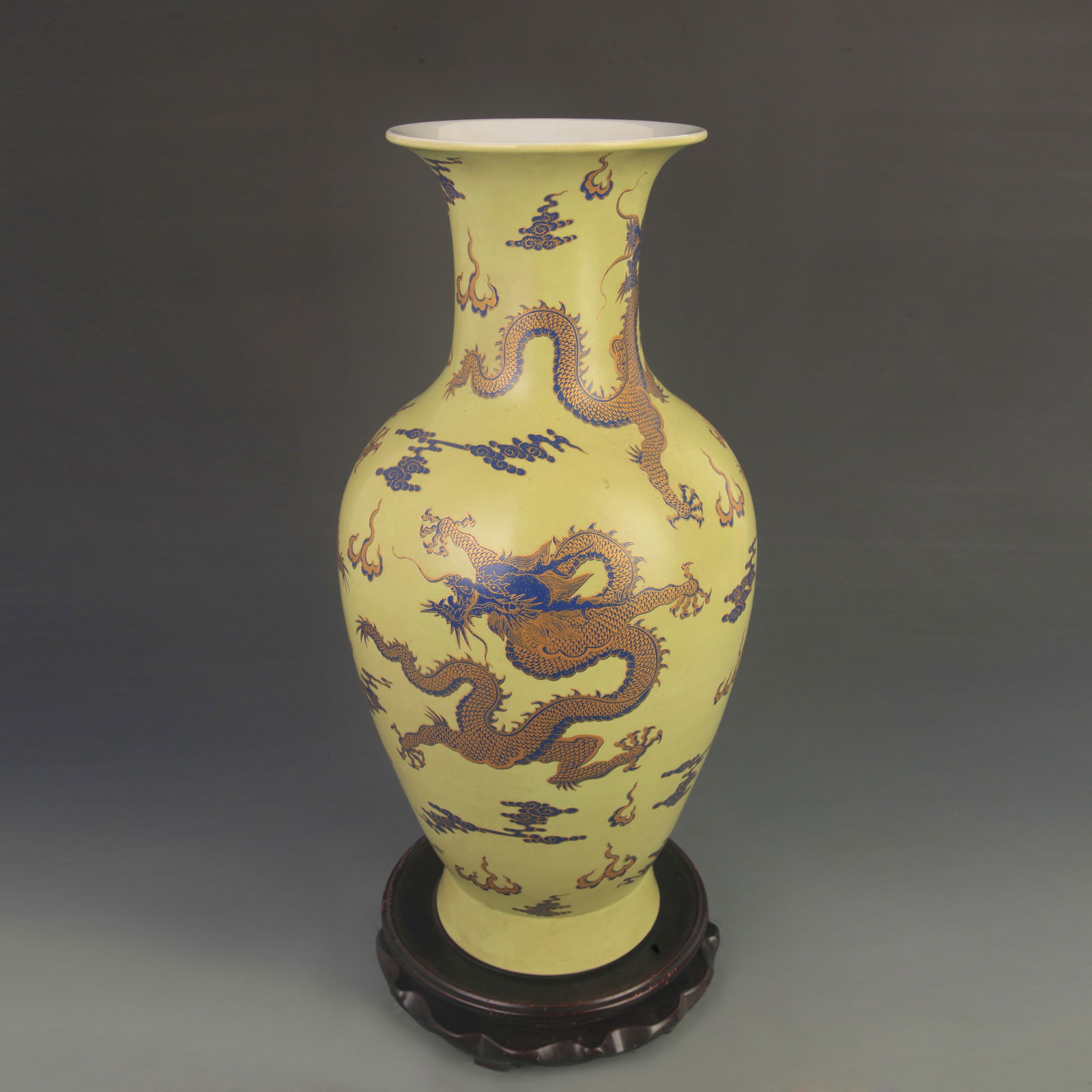 FAMILLE ROSE YELLOW-GROUND DRAGON PATTERN PORCELAIN VASE: Qing Dynasty Kang Xi Period; High: 16.0 inch; Diameter: 7.20 inch