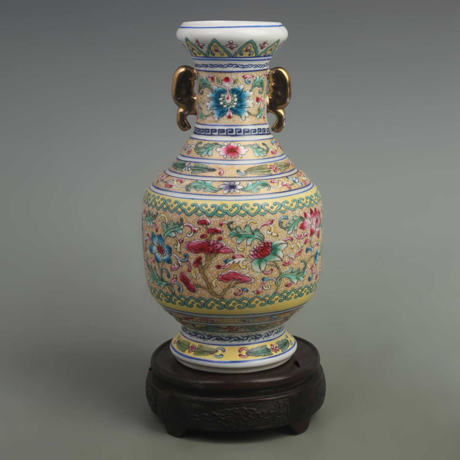 FAMILLE ROSE FLOWER PATTERN PAINTED PORCELAIN VASE: Qing Dynasty Qian Long Period; High: 10.3 inch High: 6 inch