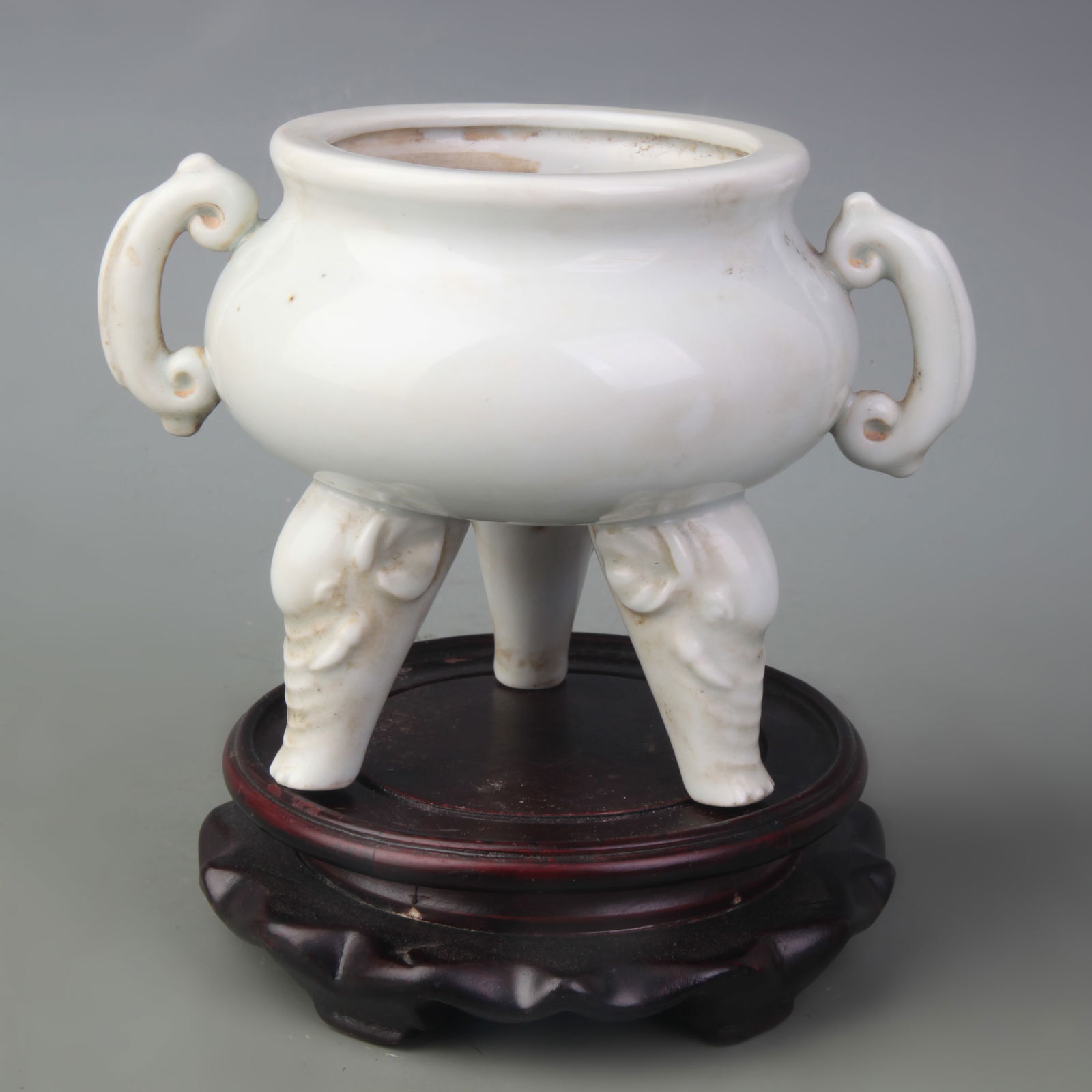 DEHUA WHITE PORCELAIN DOUBLE-HANDLED ELEPHANT-FOOT INCENSE BURNER: Qing Dynasty; Diameter: 3.7 inch; High: 4.2 inch