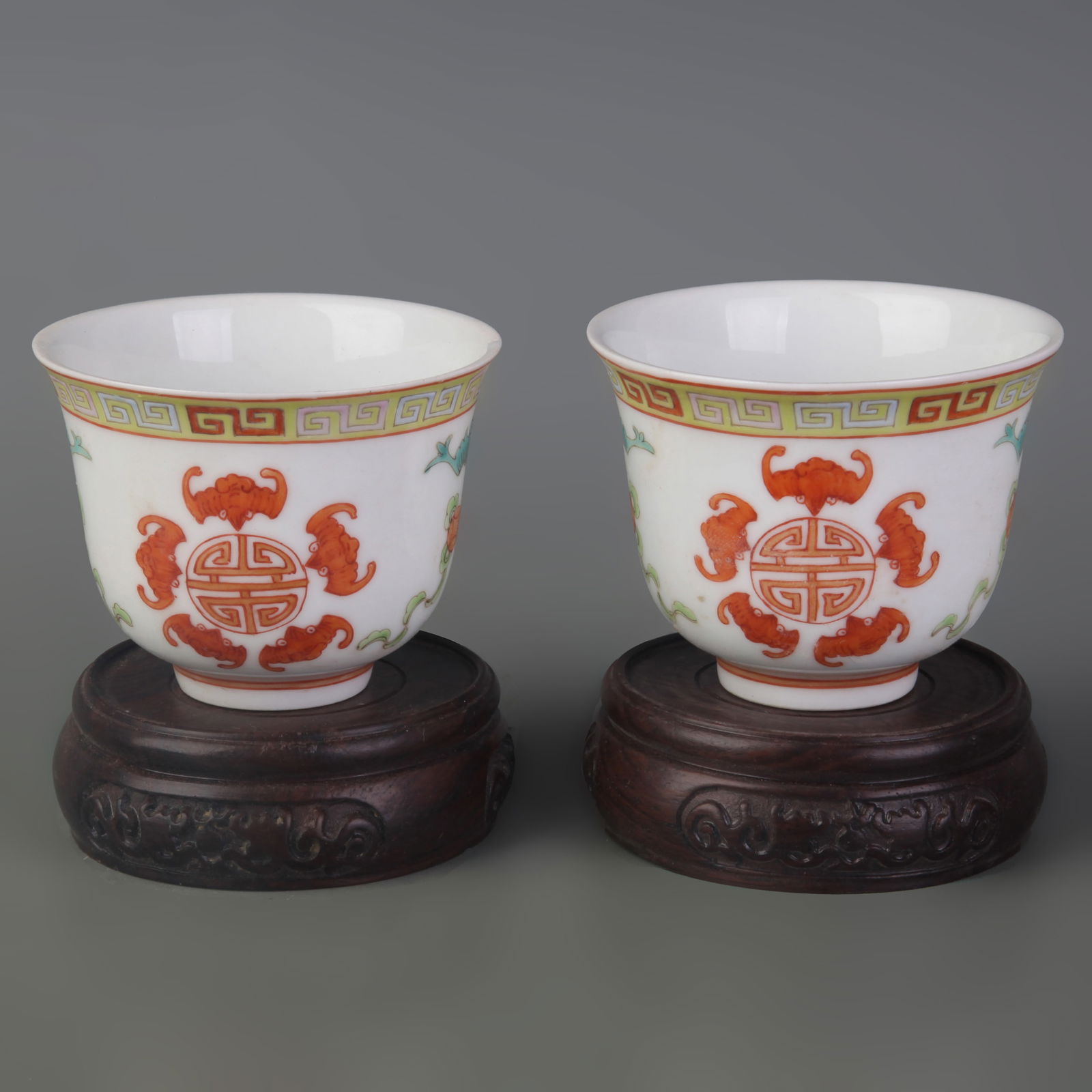 PAIR OF FAMILLE-ROSE “FORTUNE AND LONGEVITY?? BOWLS: Qing Dynasty Tongzhi Period; Diameter: 3.1 inch; High: 2.3 inch
