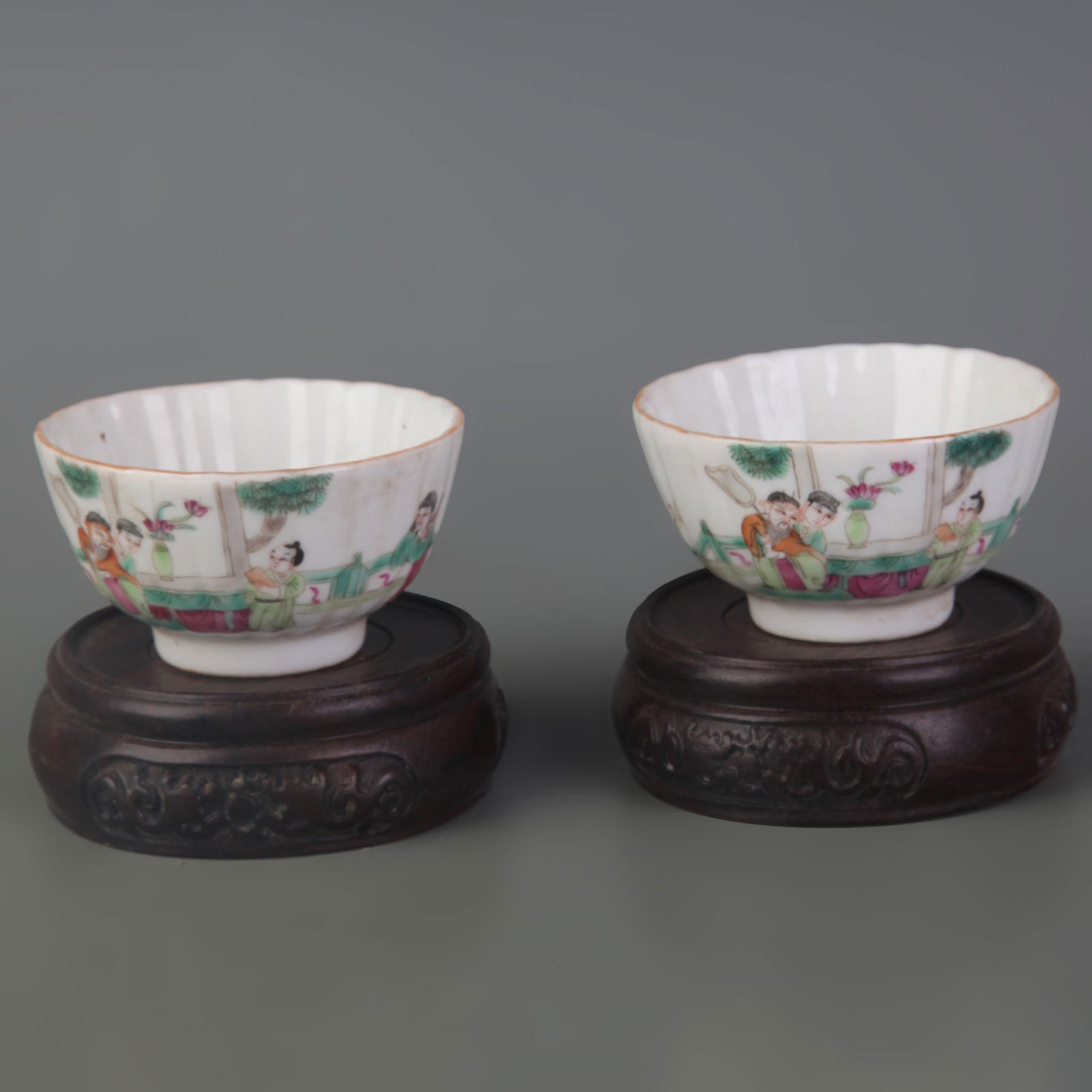 PAIR OF FAMILLE-ROSE FIGURAL PATTERN PORCELAIN BOWLS: Qing Dynasty Tongzhi Period; Diameter: 2.6 inch; High: 1.5 inch