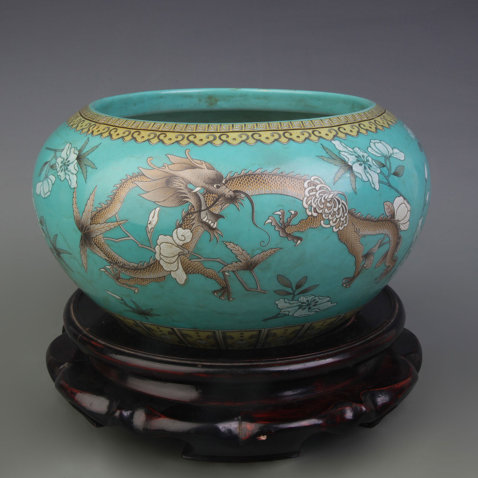 FAMILLE-ROSE FLORAL AND DRAGON PATTERN BRUSH WASHER: Qing Dynasty; Diameter: 7.0 inch; High: 5.3 inch