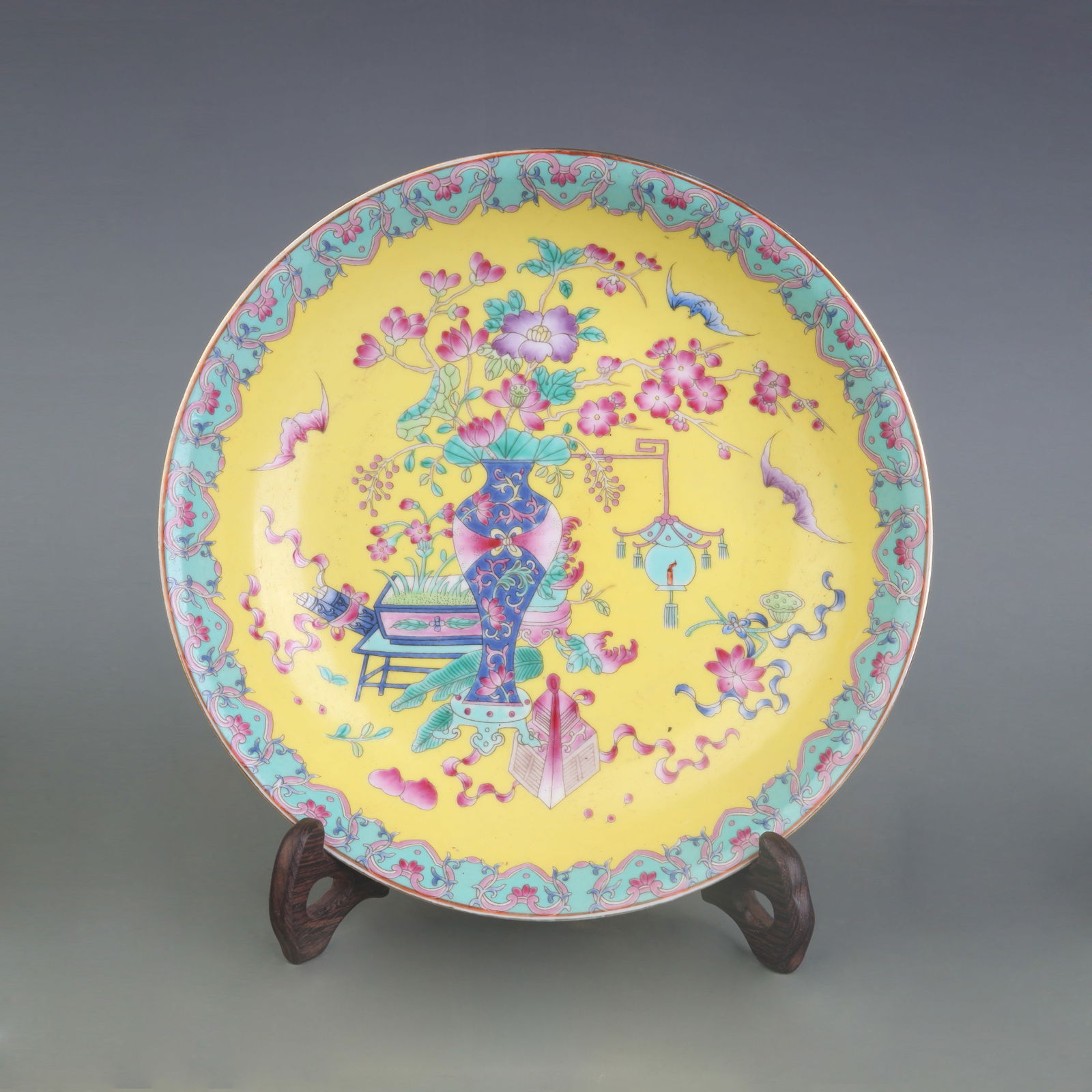 A FINE CLOISONNE ENAMEL PORCELAIN PLATE WITH AUSPICIOUS CHARACTERS PATTERN (1 of 5)