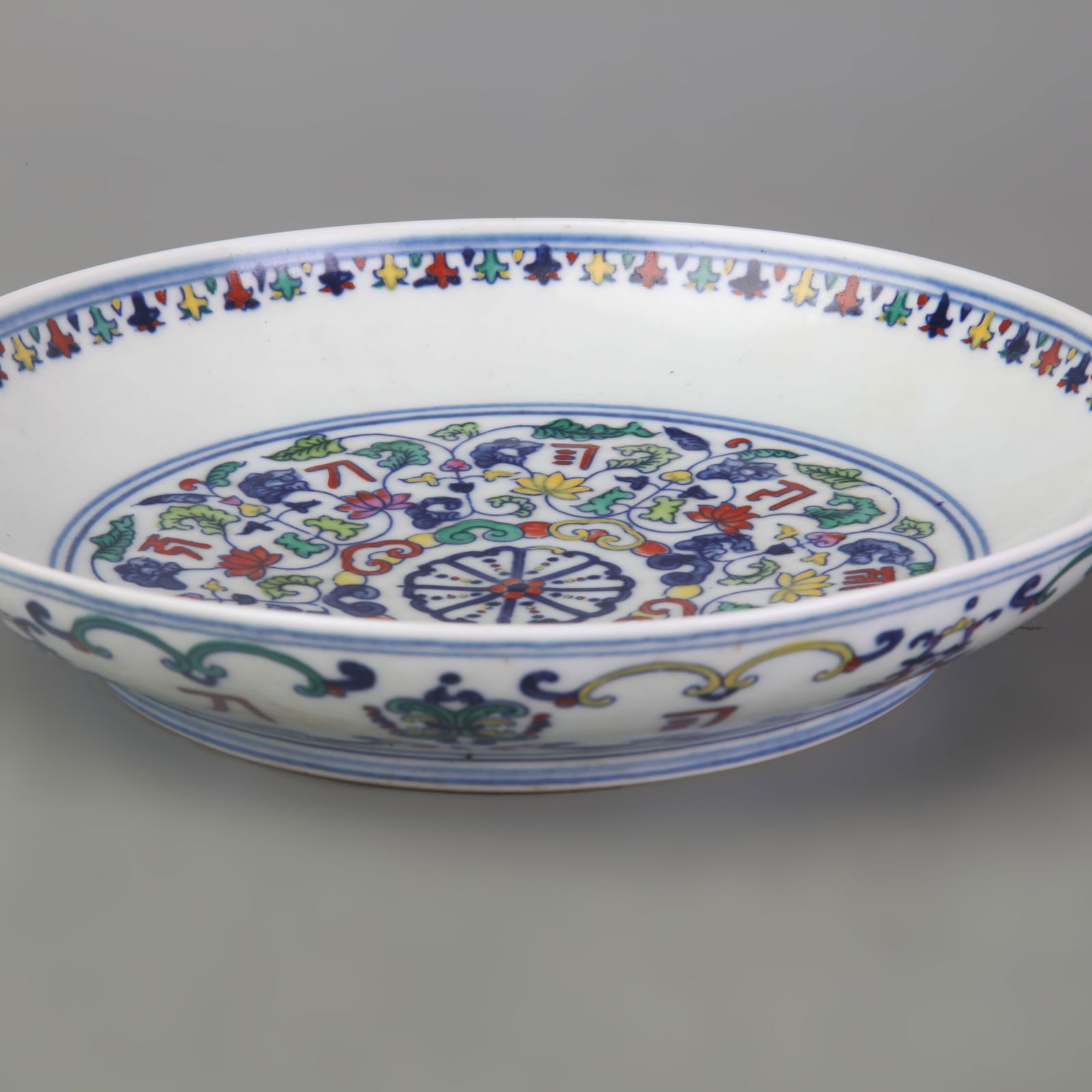 DOUCAI FLORAL PATTERN PORCELAIN PLATE - 3