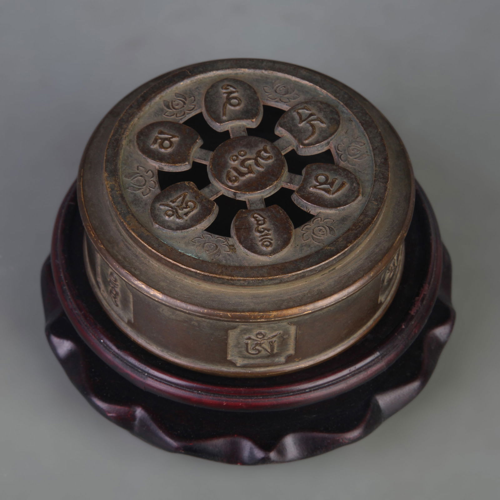 TRIPOD INCENSE BURNER WITH SIX TRUE WORDS MANTRA AND ROUND FOOT: Ming Dynasty Style; Diameter: 3.9 inch; High: 1.6 inch