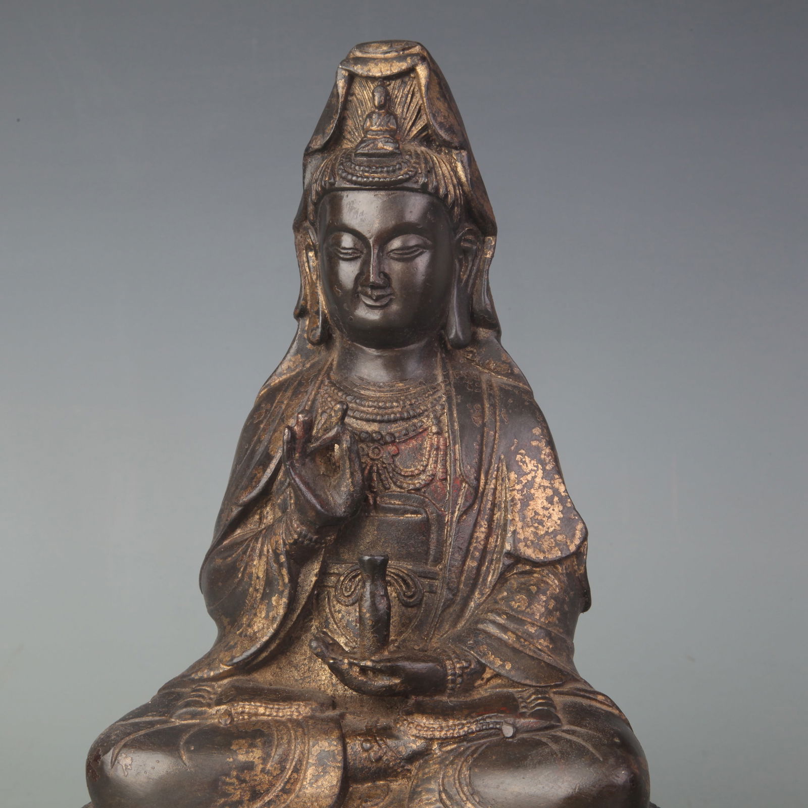 A FINE BRONZE GUANYIN STATUE - 2