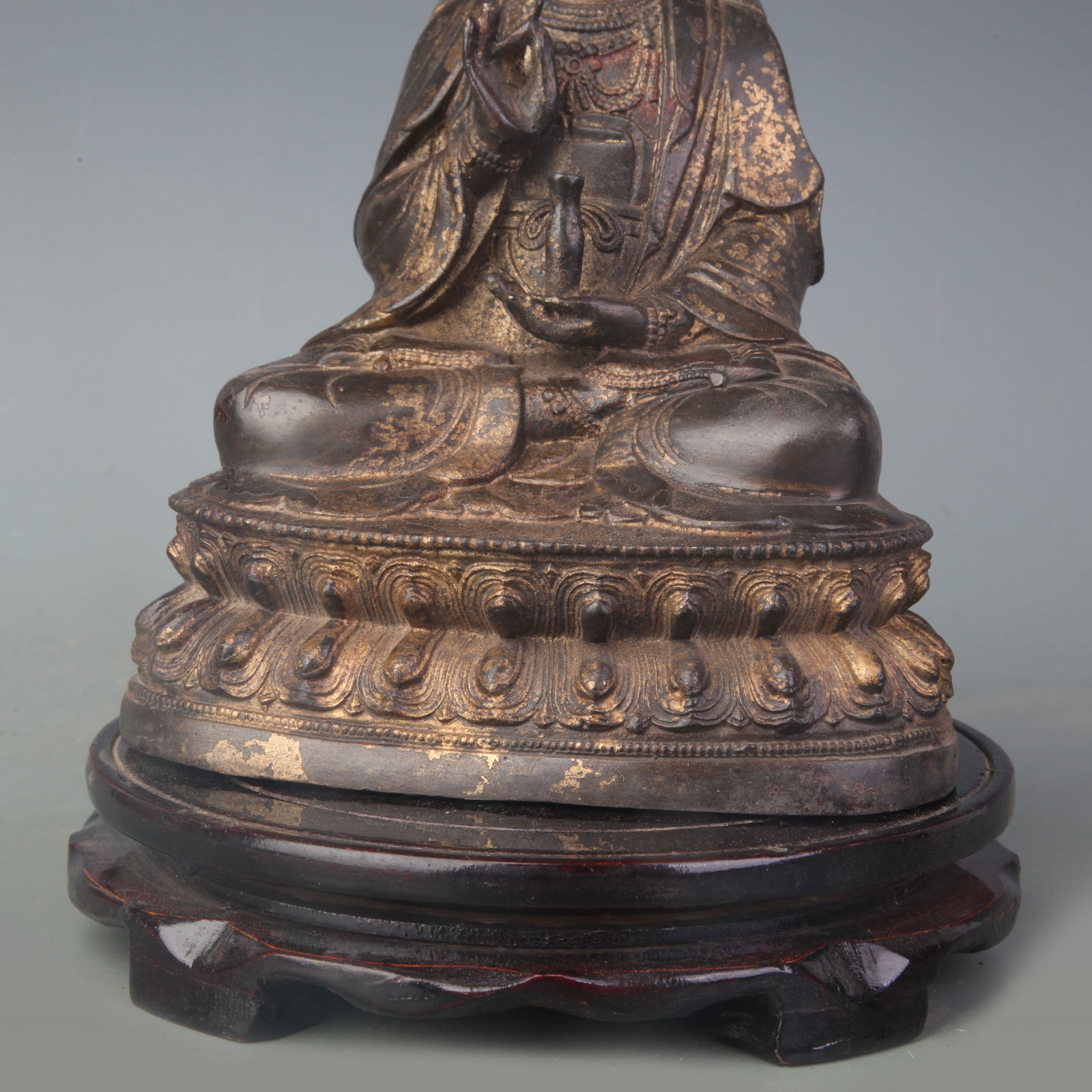 A FINE BRONZE GUANYIN STATUE - 3