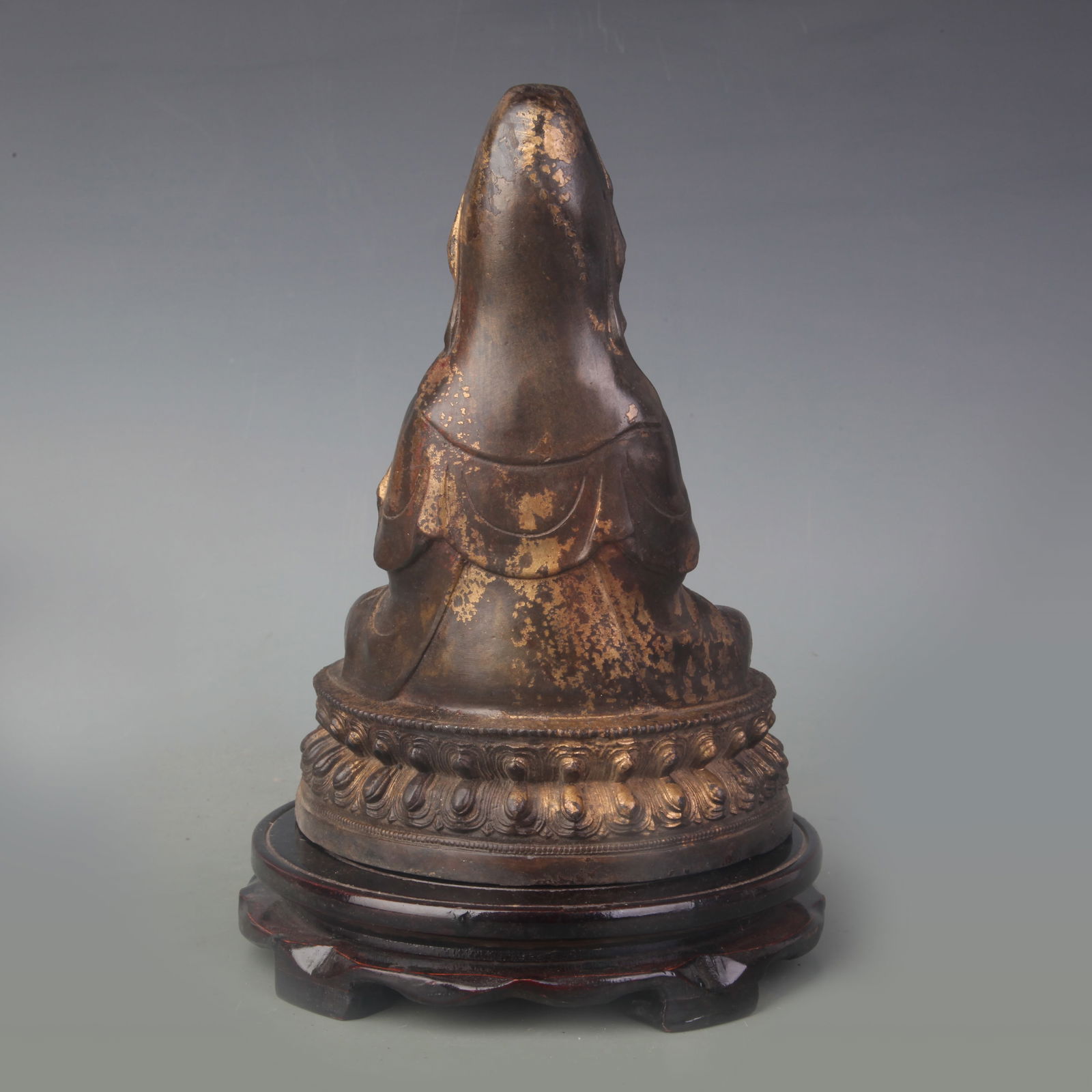 A FINE BRONZE GUANYIN STATUE - 4