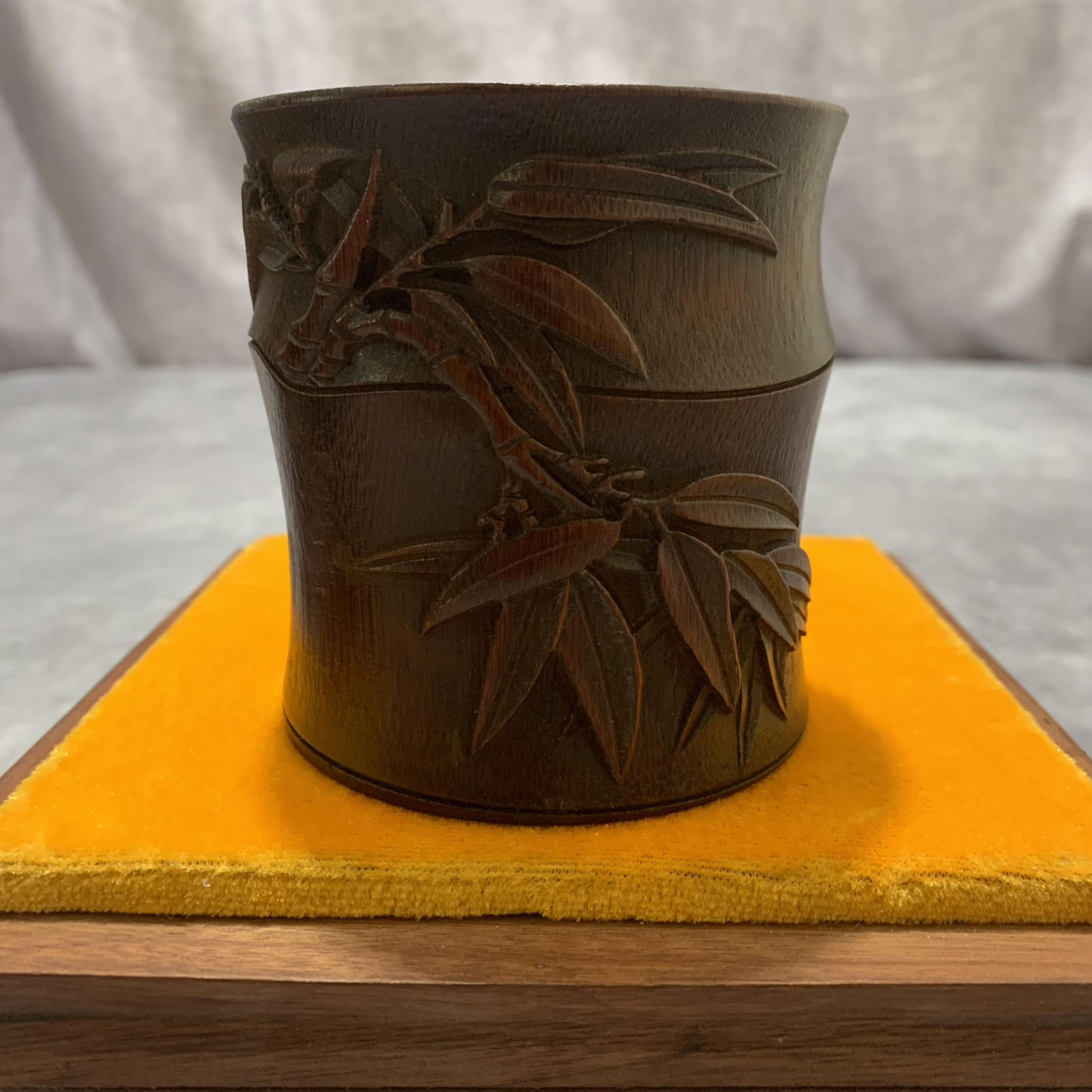 A FINELY CARVED BOXWOOD MADE PEN HOLDER: Qing Dynasty; Long: 3.1 inch; Width: 3.1 inch; High: 3.3 inch;