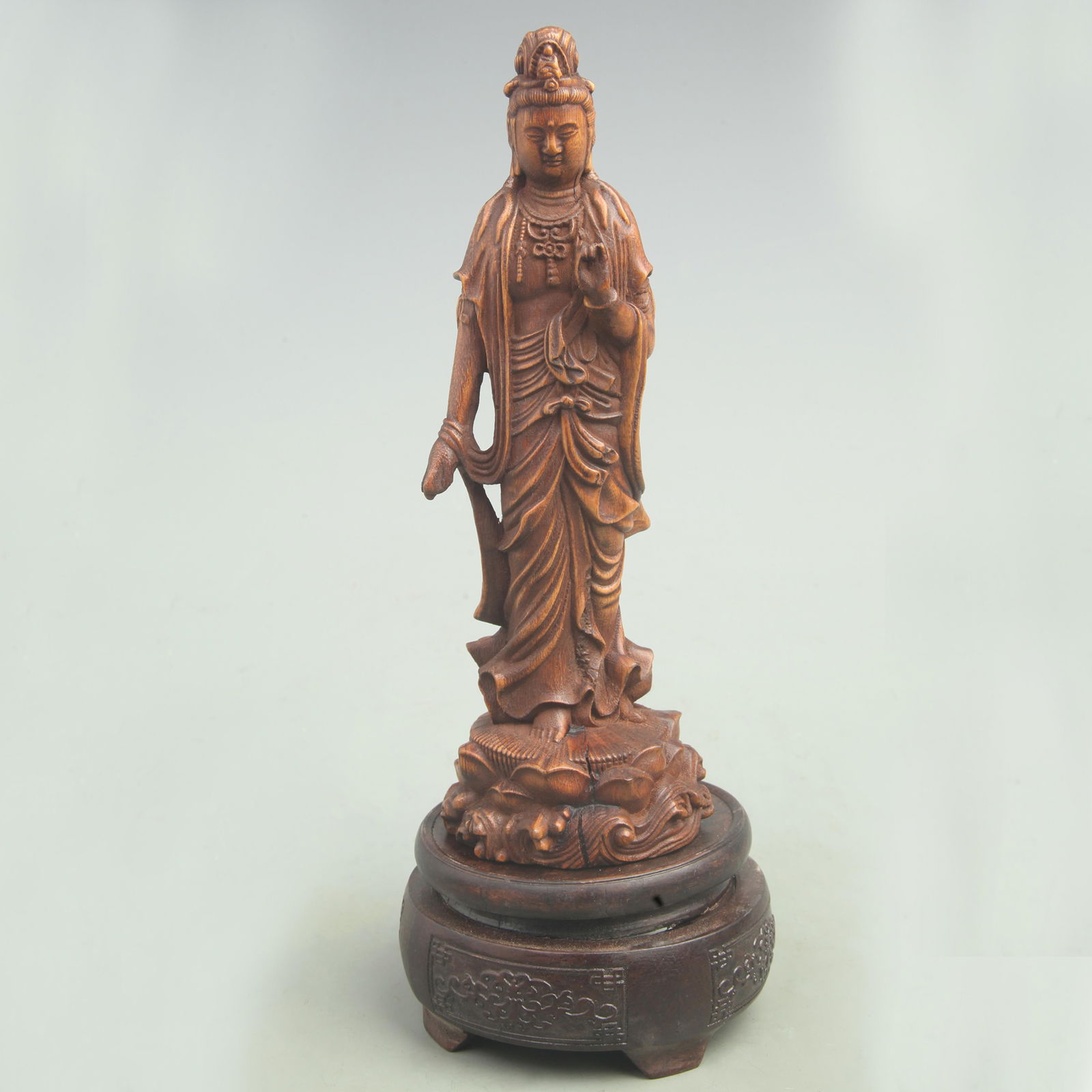 A FINE BOXWOOD CARVING GUANYIN STATUE: Qing Dynasty; High: 8 inch; Width: 2.6 inch