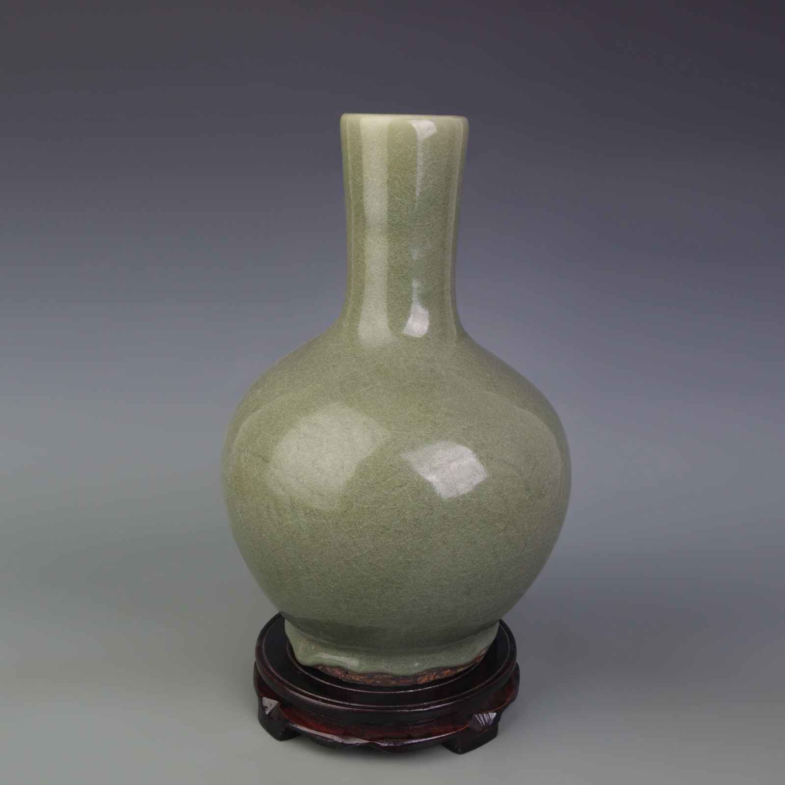 LONGQUAN KILN INCISED FLORAL TIANQIUPING (GLOBULAR) PORCELAIN VASE (1 of 5)