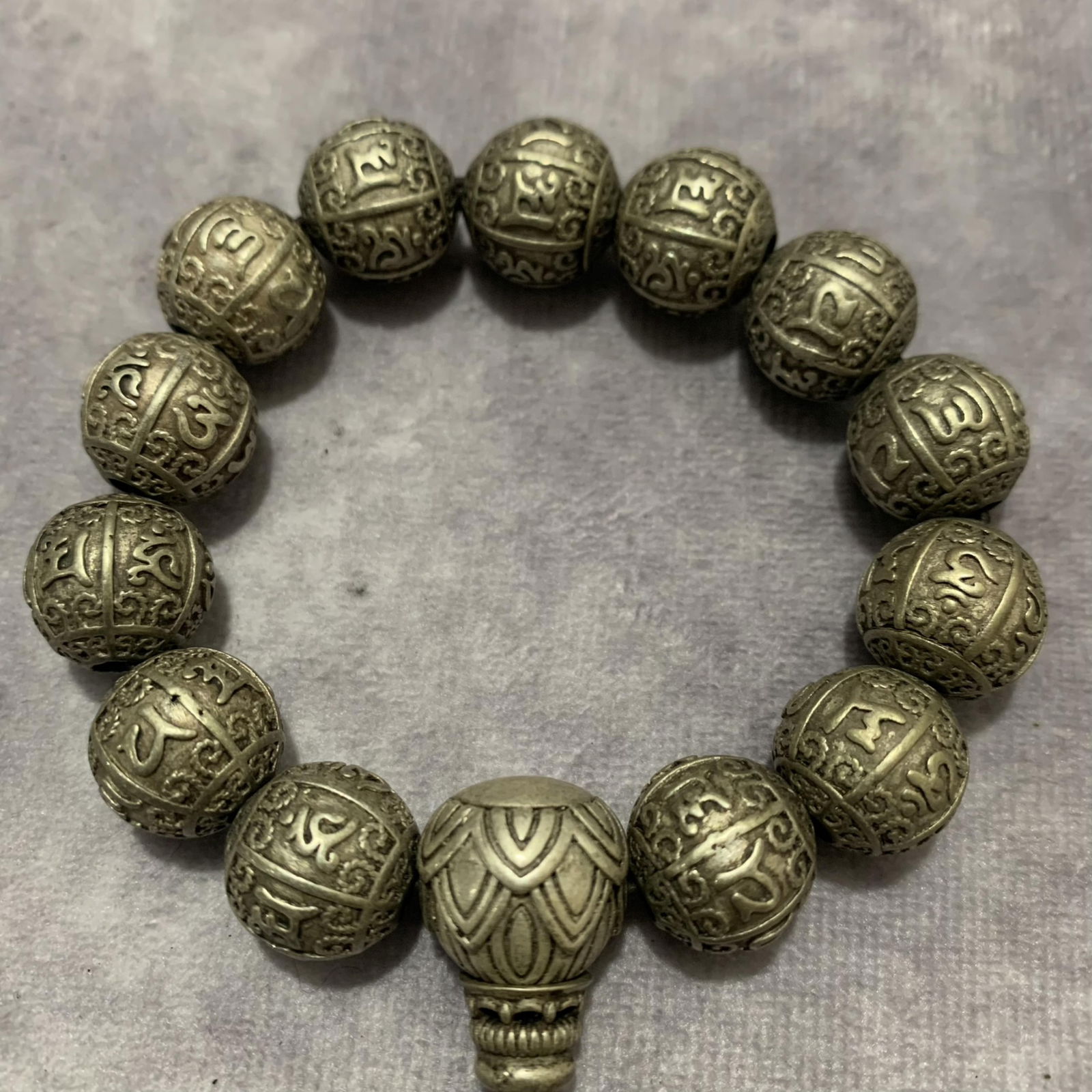 A FINE WHITE BRONZE BRACELETS - 2