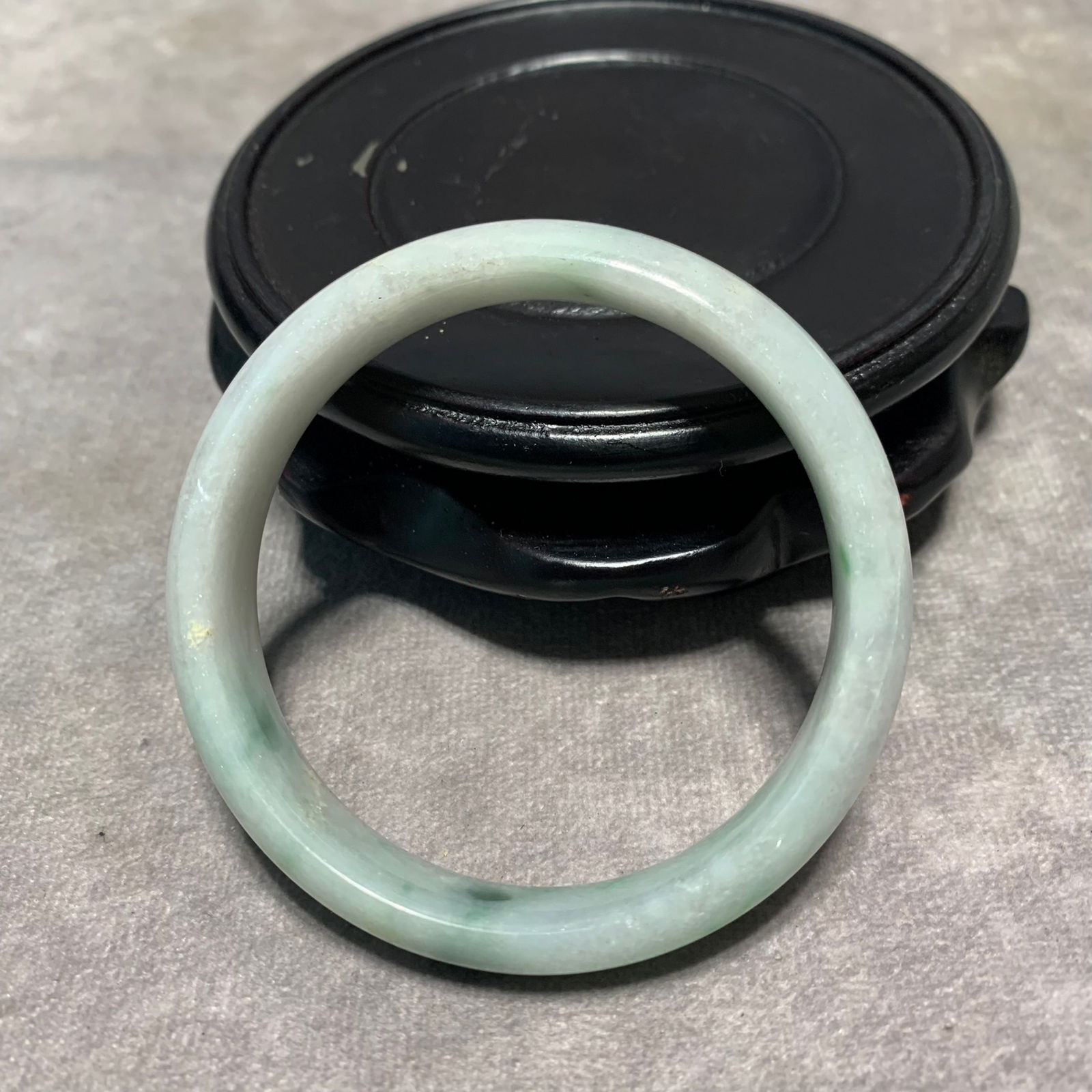 A FINE MODERN JADEITE BRACELET - 3