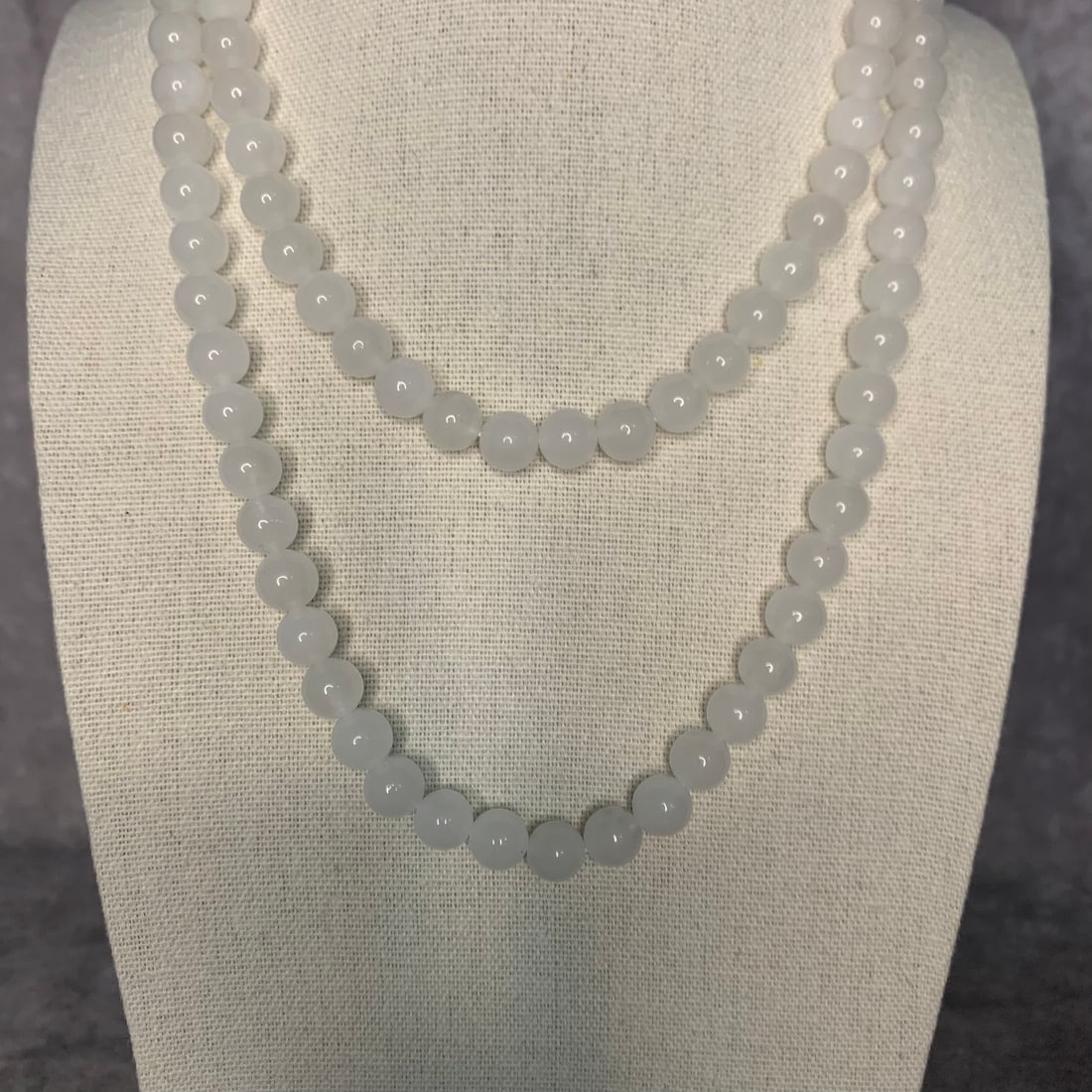 A FINE CRYSTAL MADE NECKLACE - 2