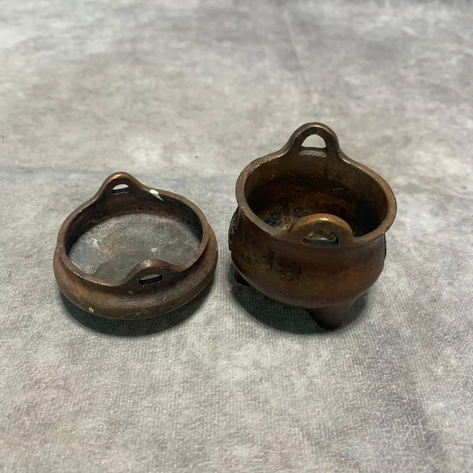 QING DYNASTY XUANDE MARK “CHAN?? INSCRIPTION BRONZE TRIPOD BRIDGE-HANDLE CENSER (PAIR): Qing Dynasty; High: 1.2;2.1 inch; Diameter: 2.2 inch