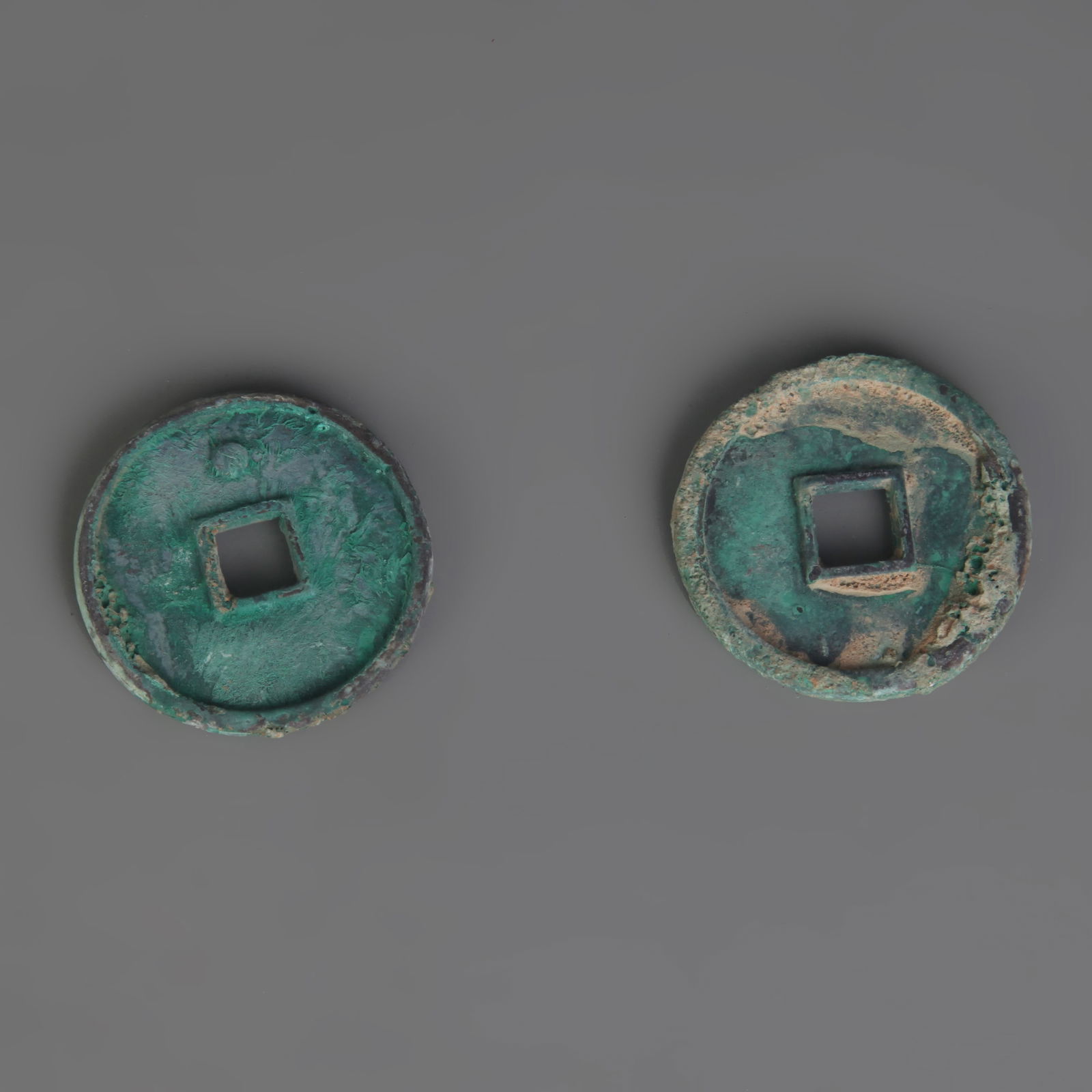 PAIR OF ANTIQUE CHINESE COINS (1 of 4)