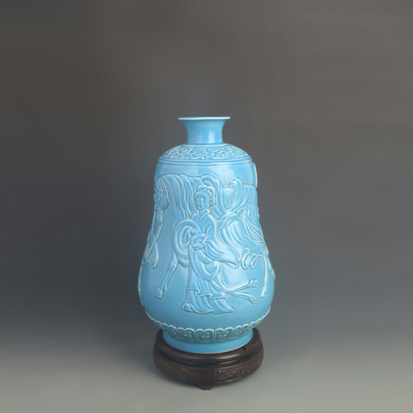 SCULPTURAL PORCELAIN BY MASTER CRAFTSMAN CHENG MINQUN: Modern; High: 13.0 inch; Diameter: 7.50 inch