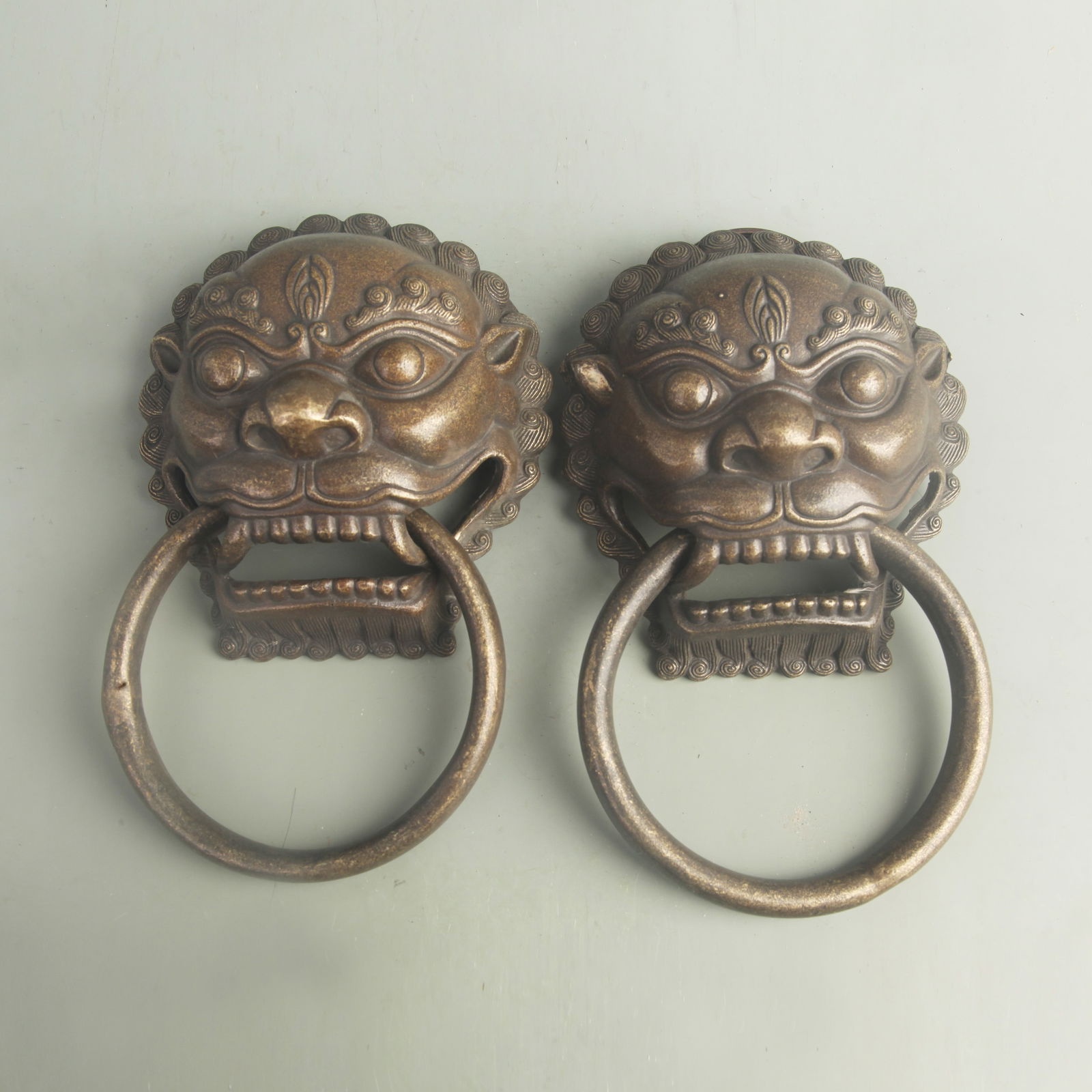 PAIR OF BRONZE MADE LION FIGURE DOOR RING FITTING: Qing Dynasty; Long: 6.90 inch;
