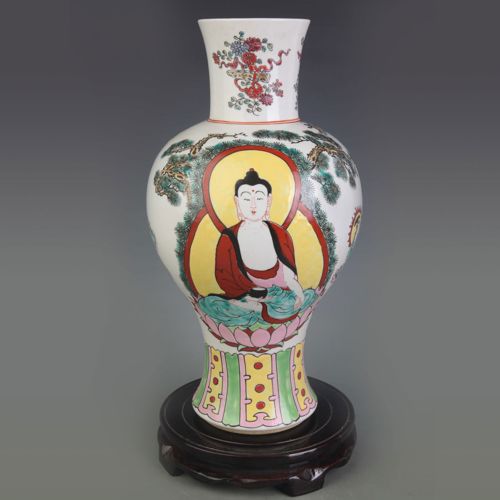 FAMILLE-ROSE FIGURAL PATTERN PORCELAIN DISPLAY VASE: Qing Dynasty Yong Zheng Period; Diameter: 3.4 inch; High: 13.0 inch