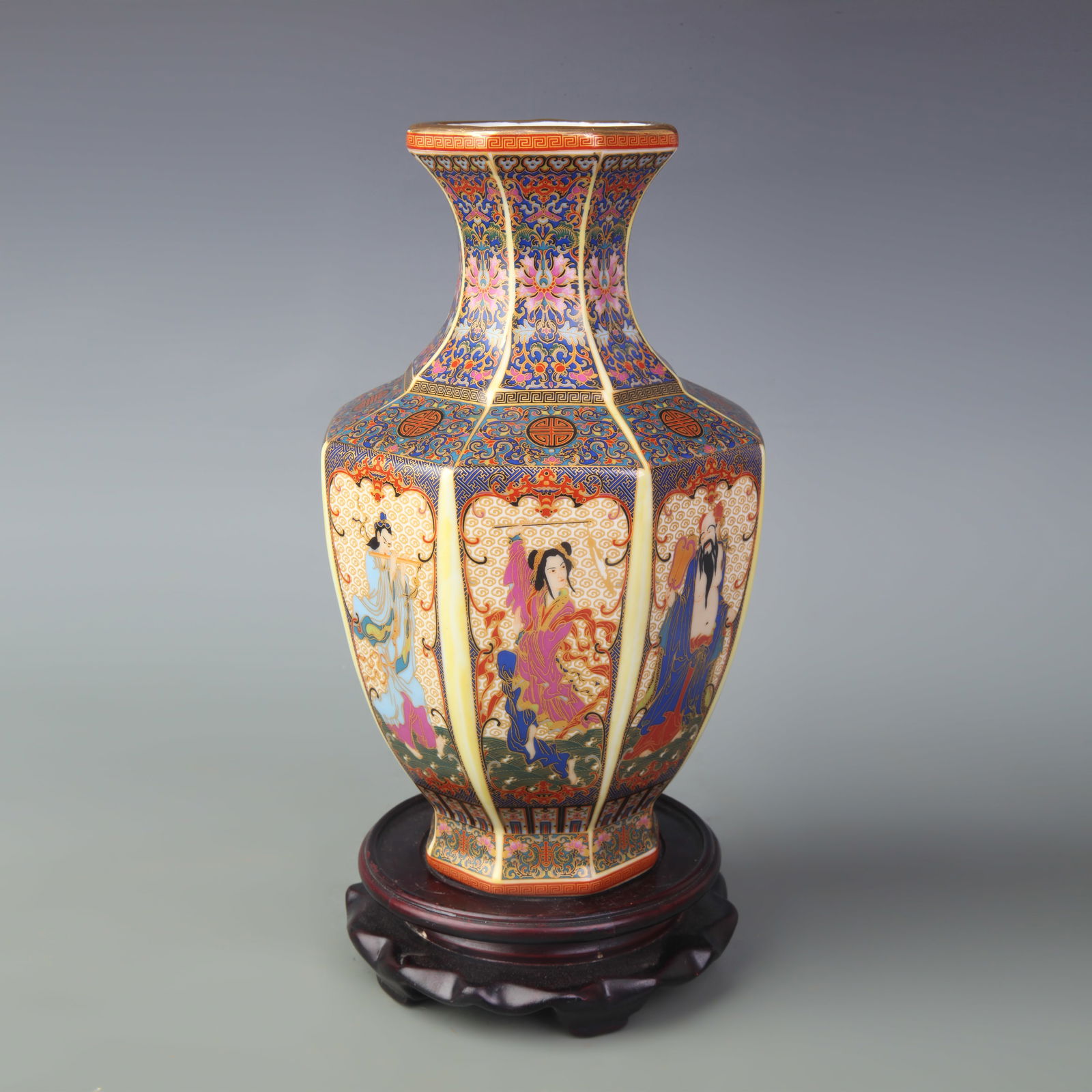 FAMILLE-ROSE ENAMEL COLOR OCTAGONAL STYLE PORCELAIN VASE: Qing Dynasty Yong Zheng Period; High: 9.1 inch