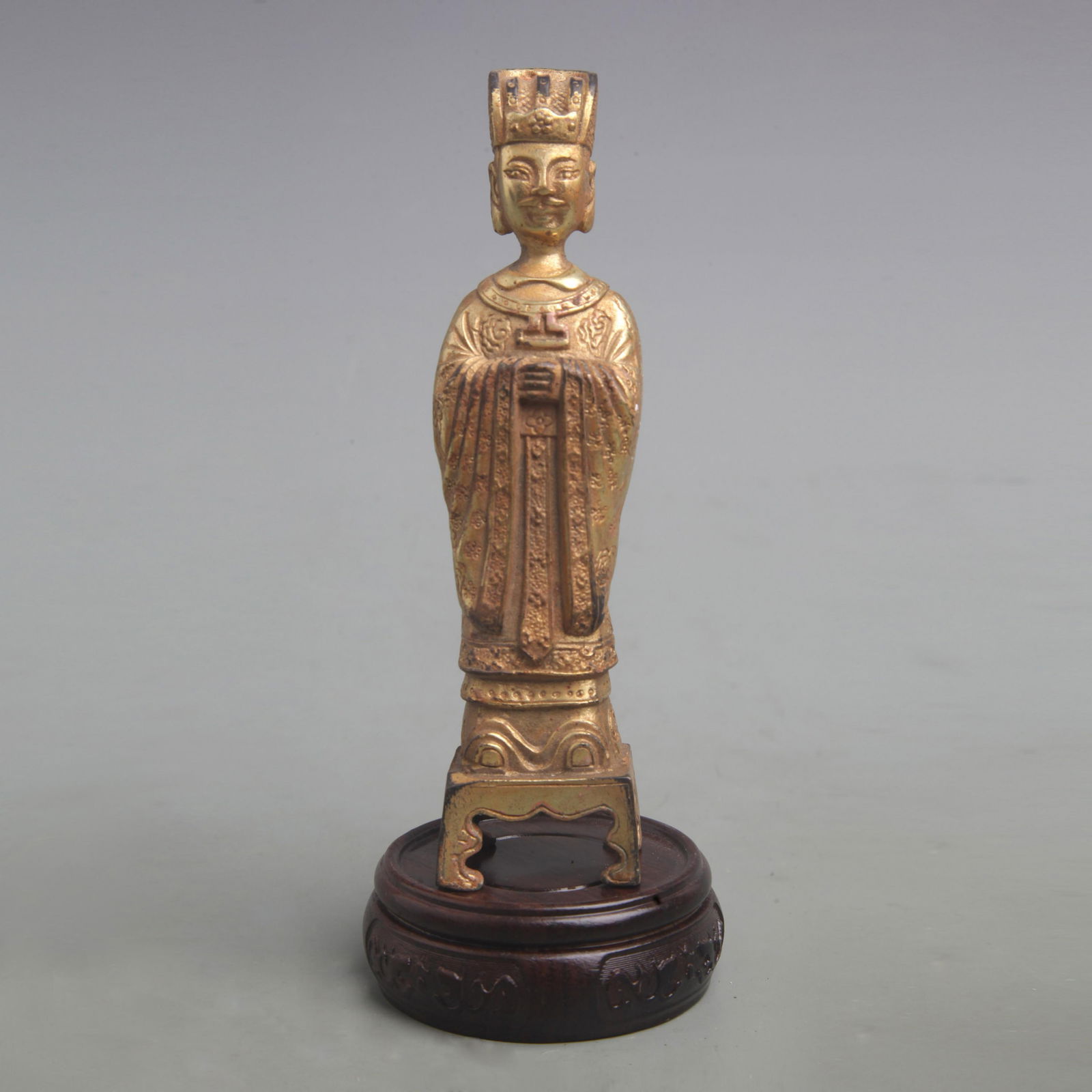 A FINE GILT BRONZE GOD OF WEALTH STATUE: Qing Dynasty; High: 6.0 inch; High: 1.5 inch;