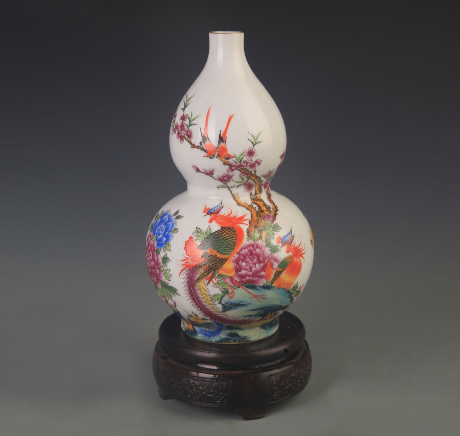 RARE ENAMEL COLOR FLOWER AND BIRD PATTERN CALABASH VASE: Qing Dynasty Qian Long Period; High: 8.75 inch; Diameter: 1.0 inch;