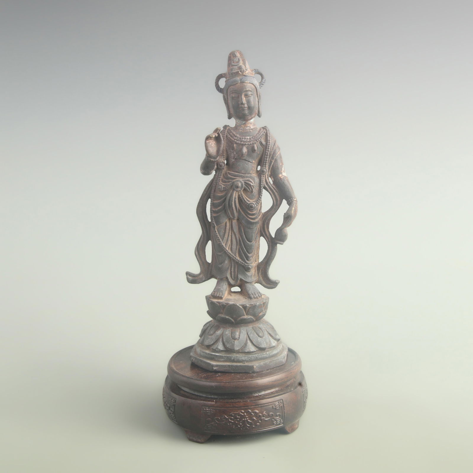 GILT BRONZE STANDING GUANYIN STATUE: 19th Century; High: 9.70 inch; Width: 3.10 inch; Long: 3.10 inch;