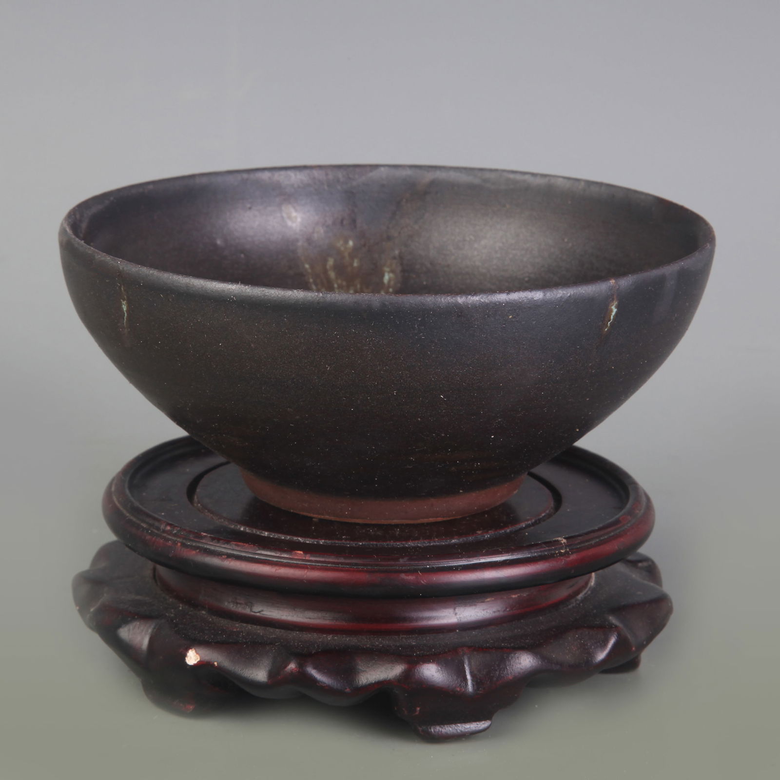 A FINE BLACK COLOR GLAZED OLD PORCELAIN BOWL (1 of 5)