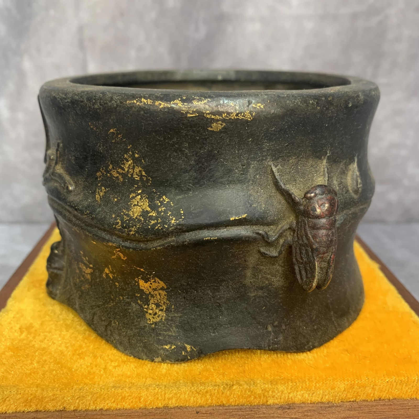 A FINE TREE TRUNK-STYLE BRONZE CENSER - 4