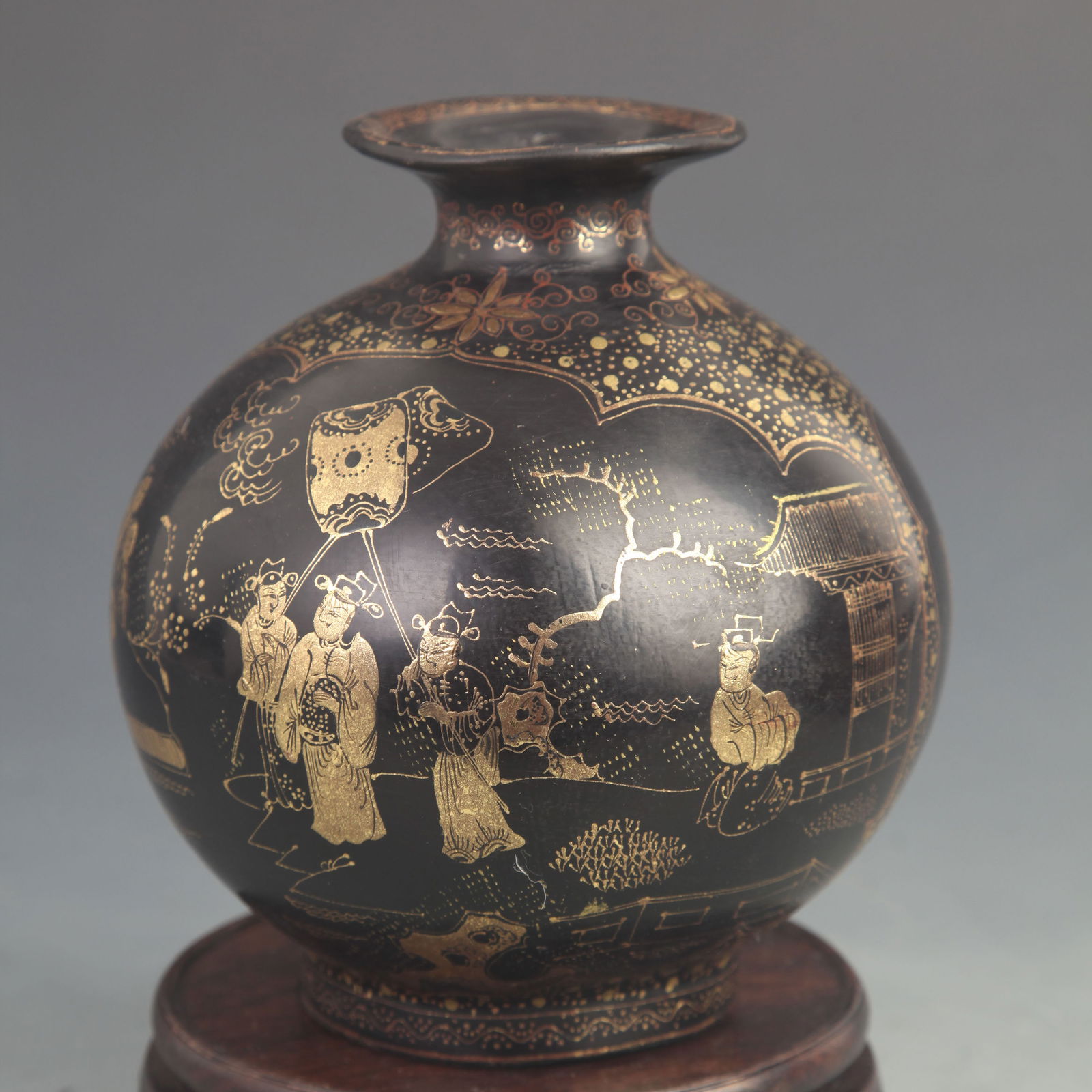 LARGE LACQUER VASE WITH GILT DECORATION - 4