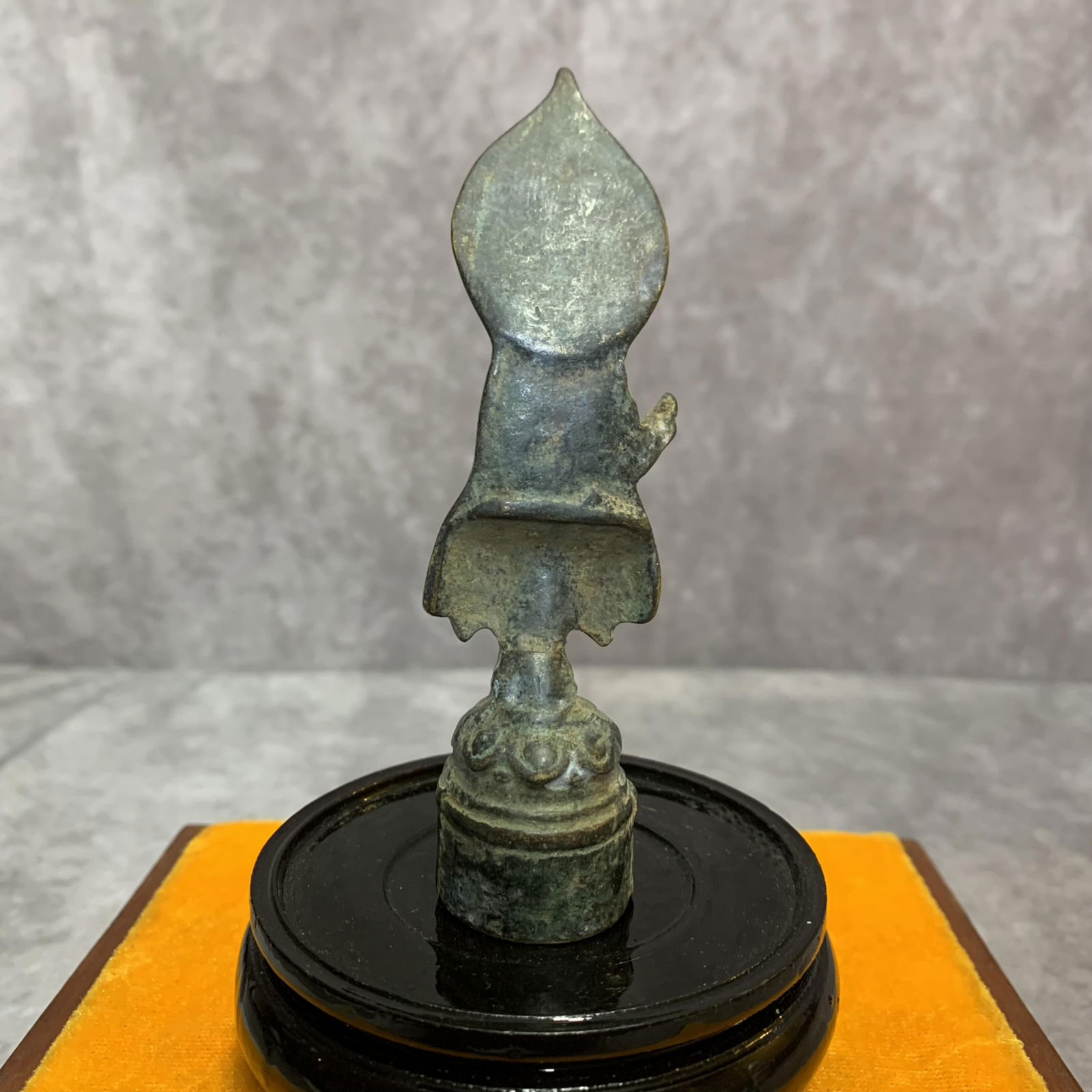 A SMALL TIBETAN BUDDHA STATUE - 3