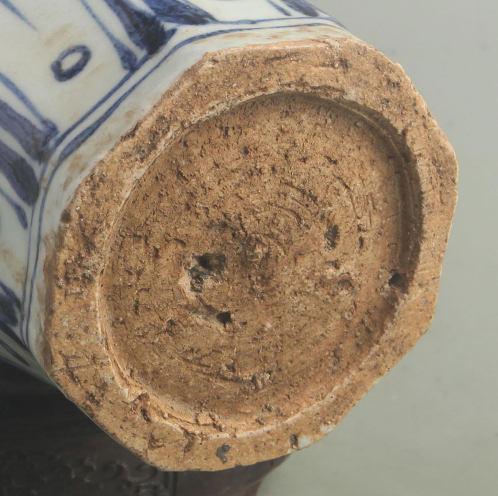 BLUE AND WHITE OCTAGONAL DRAGON PATTERN MEIPING VASE - 5