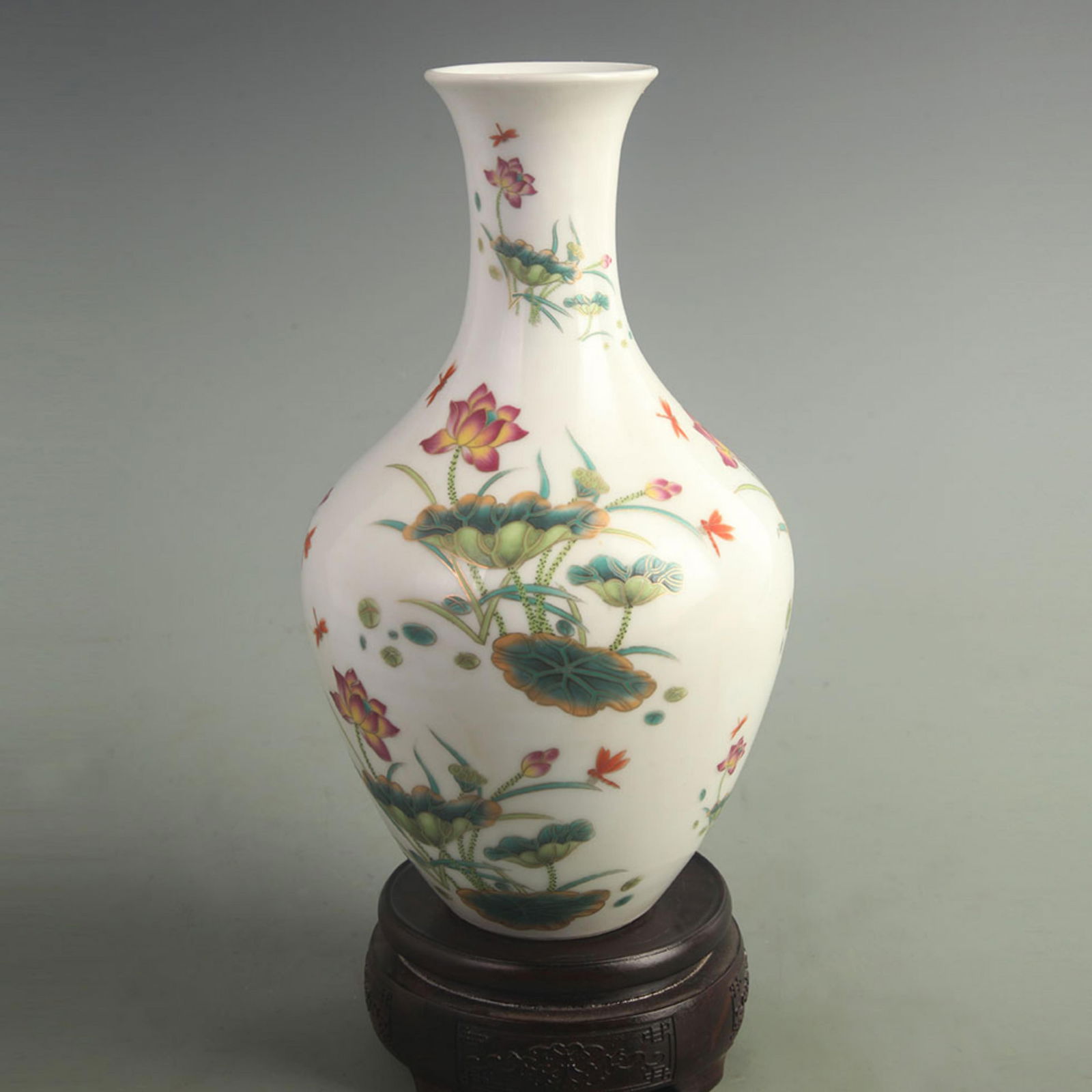 FAMILLE-ROSE ENAMEL LOTUS DISPLAY PORCELAIN VASE: Qing Dynasty Yong Zheng Period; High: 9.80 inch; Width: 5.50 inch