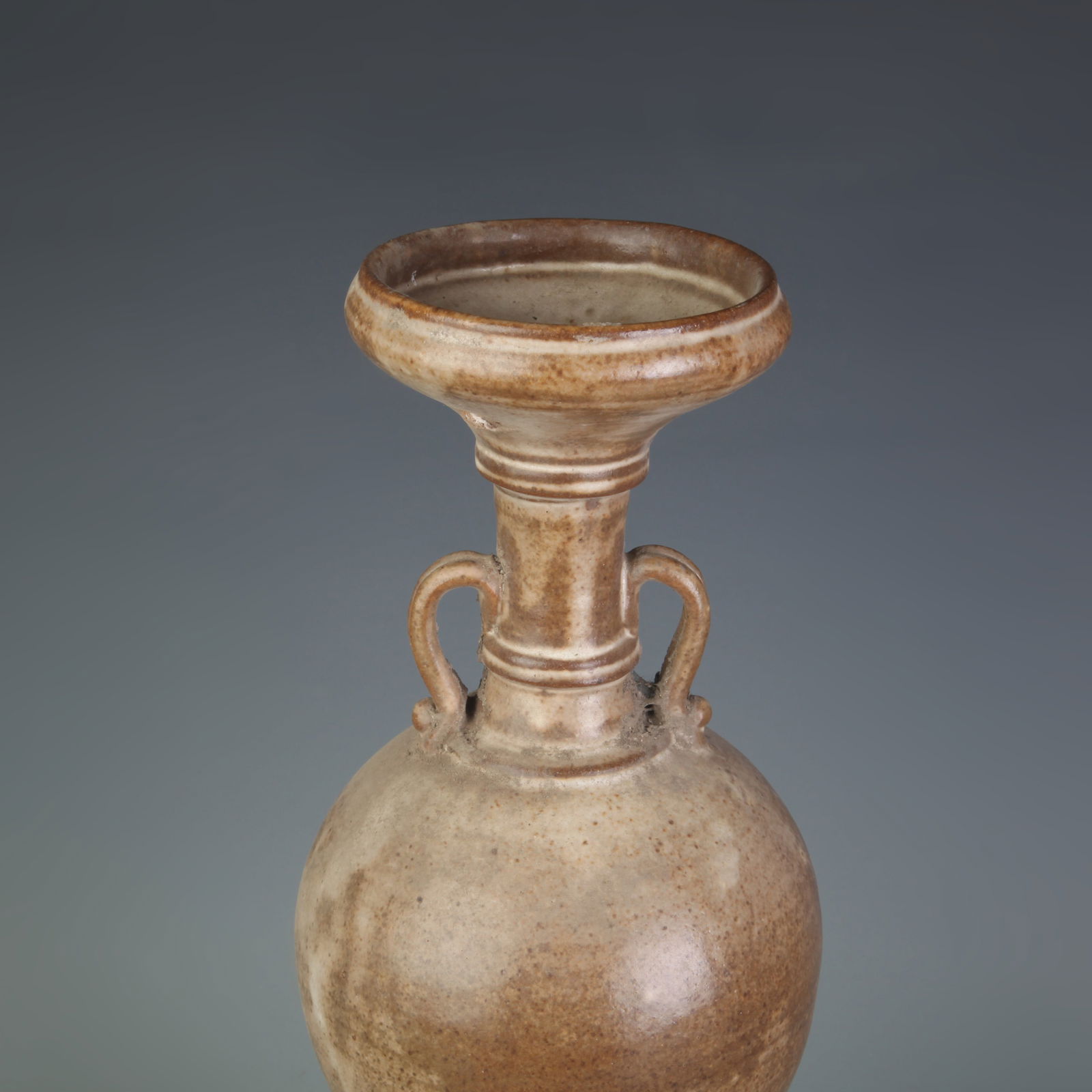 WHITE-GLAZED DOUBLE-LOOP MOUTH DISPLAY VASE - 2