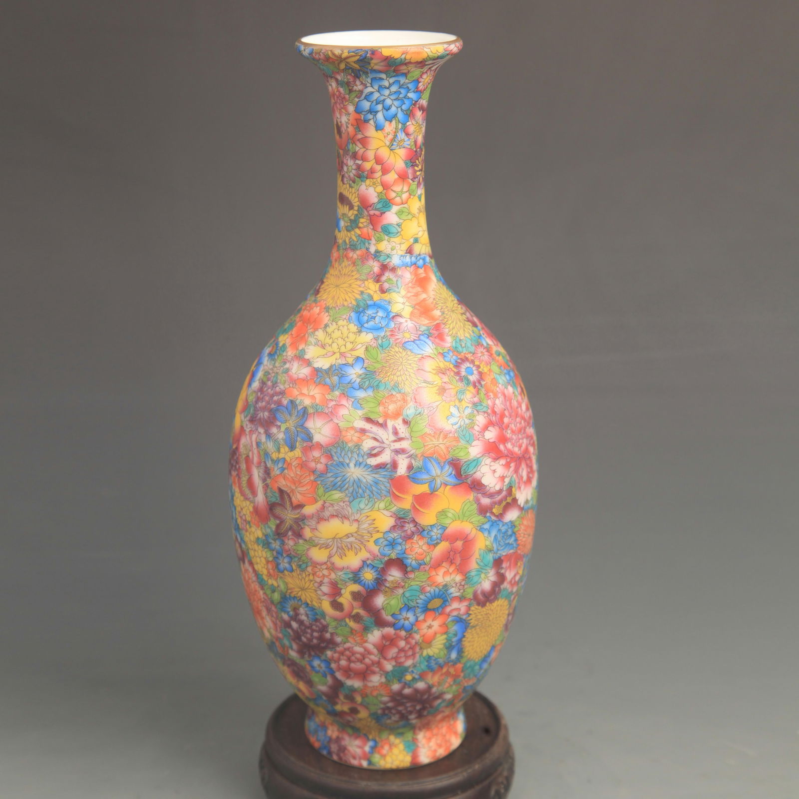 CLOISONNE COLOR GLAZED FLOWER PATTERN OLIVE-SHAPED PORCELAIN VASE: Qing Dynasty Qian Long Period; Diameter: High: 10.0 inch; Diameter: 4.50 inch