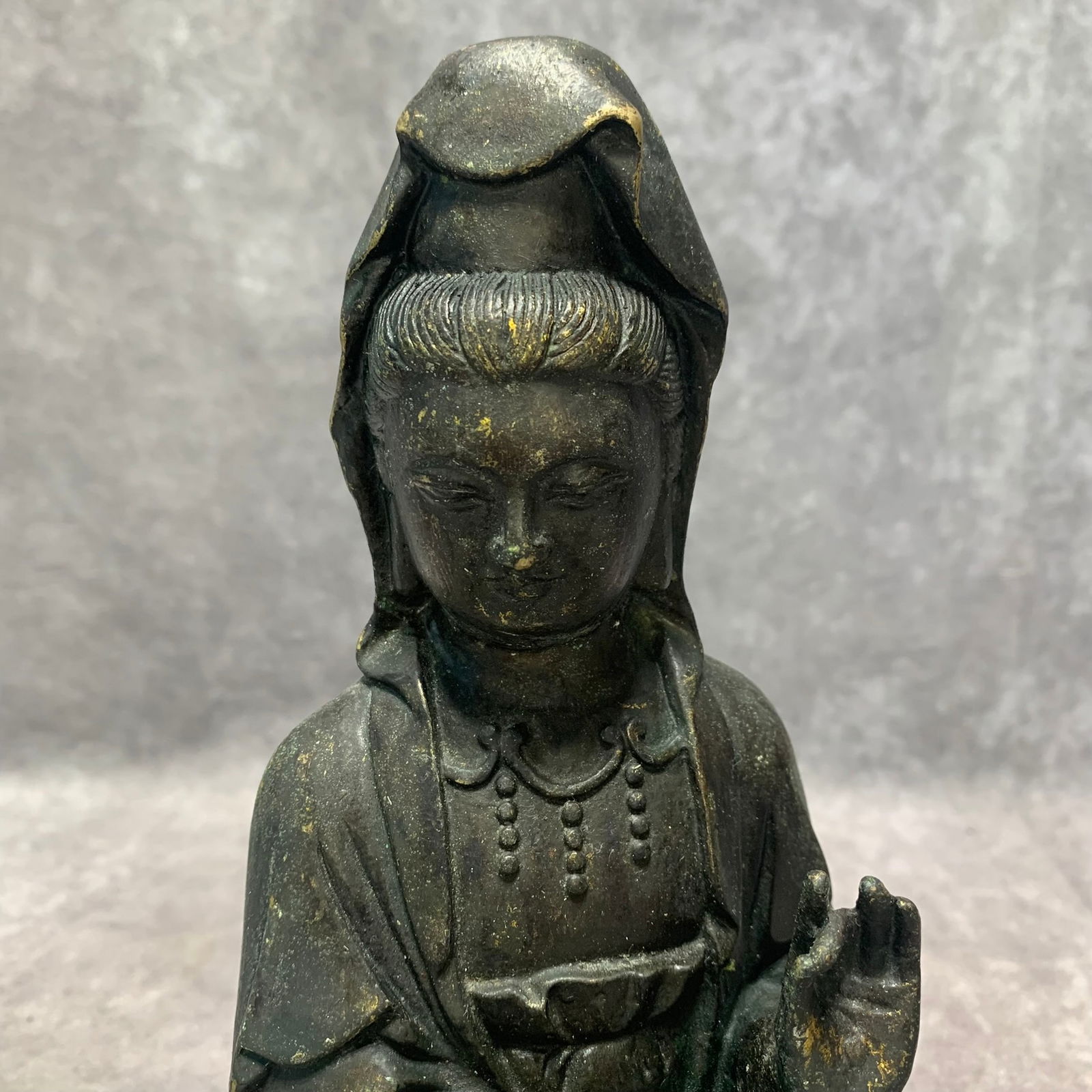 A FINE BRONZE GUANYIN STATUE - 2