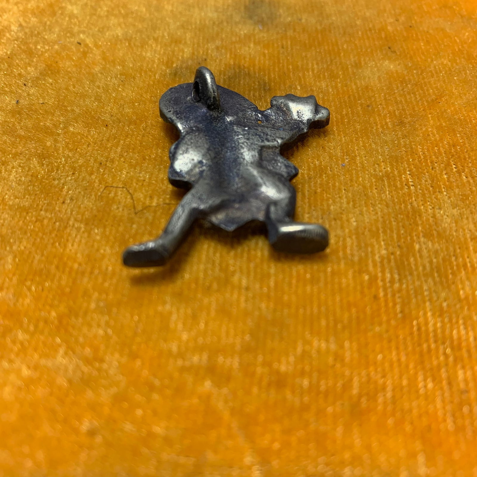 A SMALL BRONZE TIBETAN PENDANT - 2